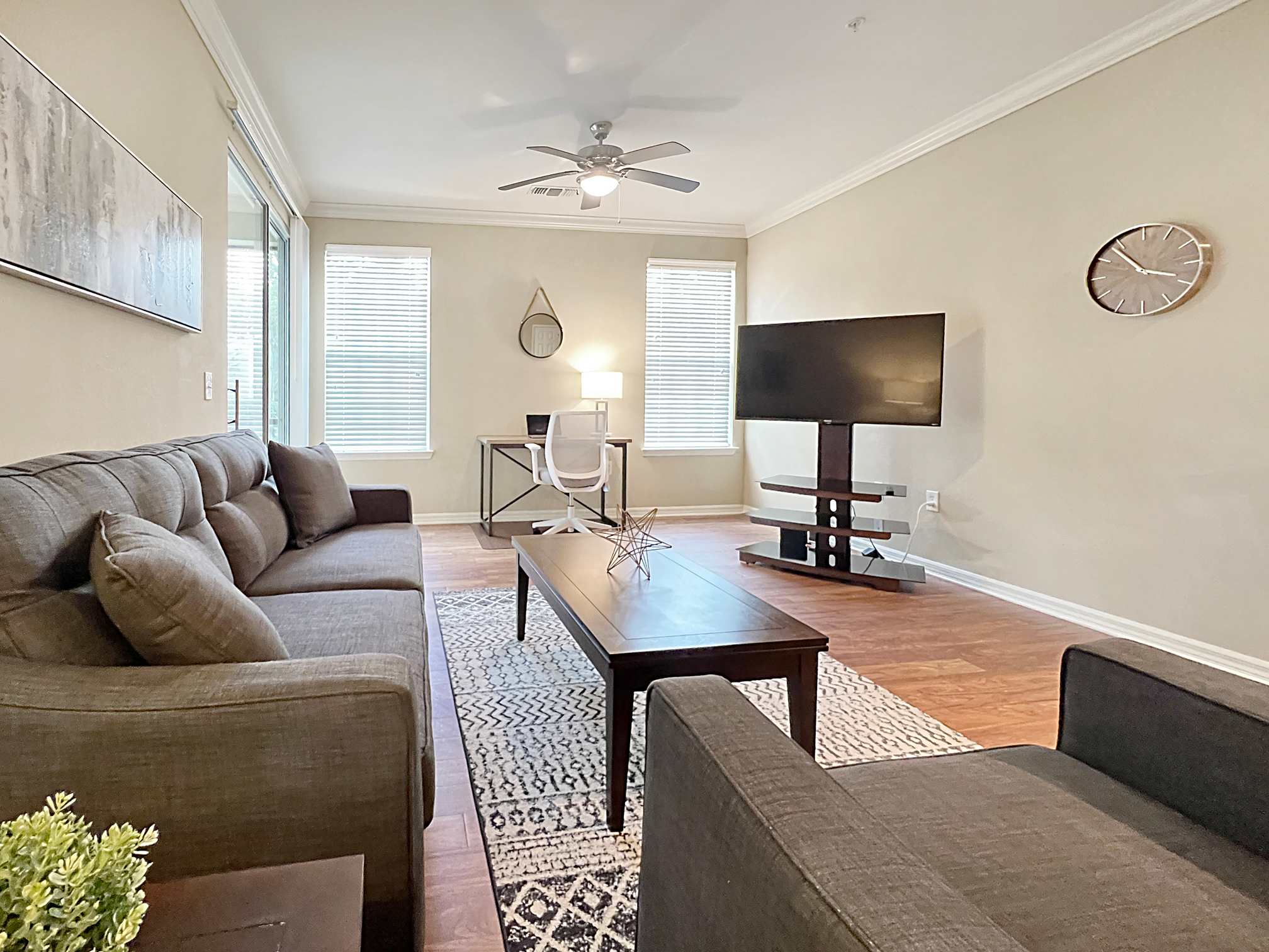 Peaceful 2 BR with Private Garage, Prime North Tampa