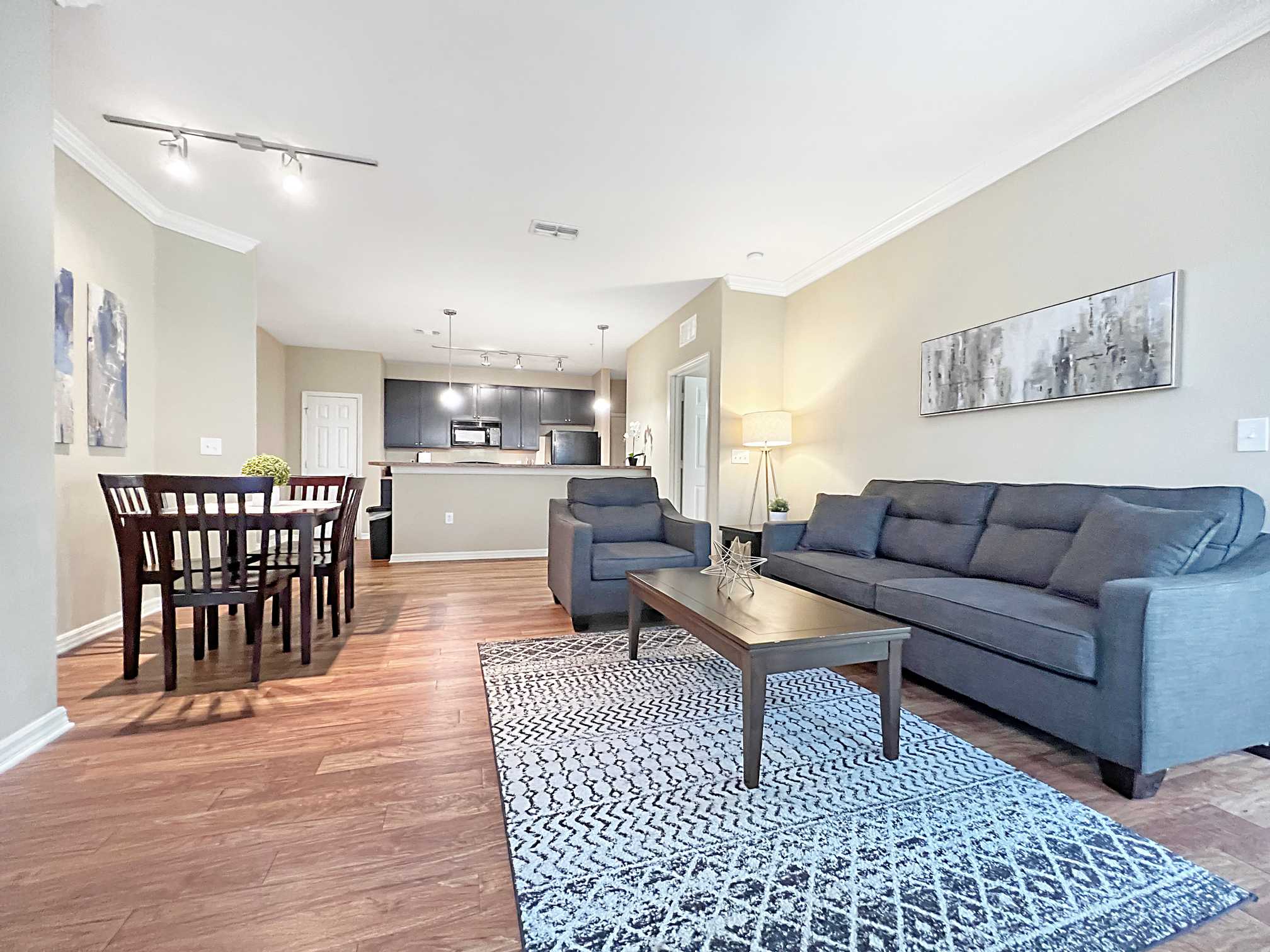 Peaceful 2 BR with Private Garage, Prime North Tampa