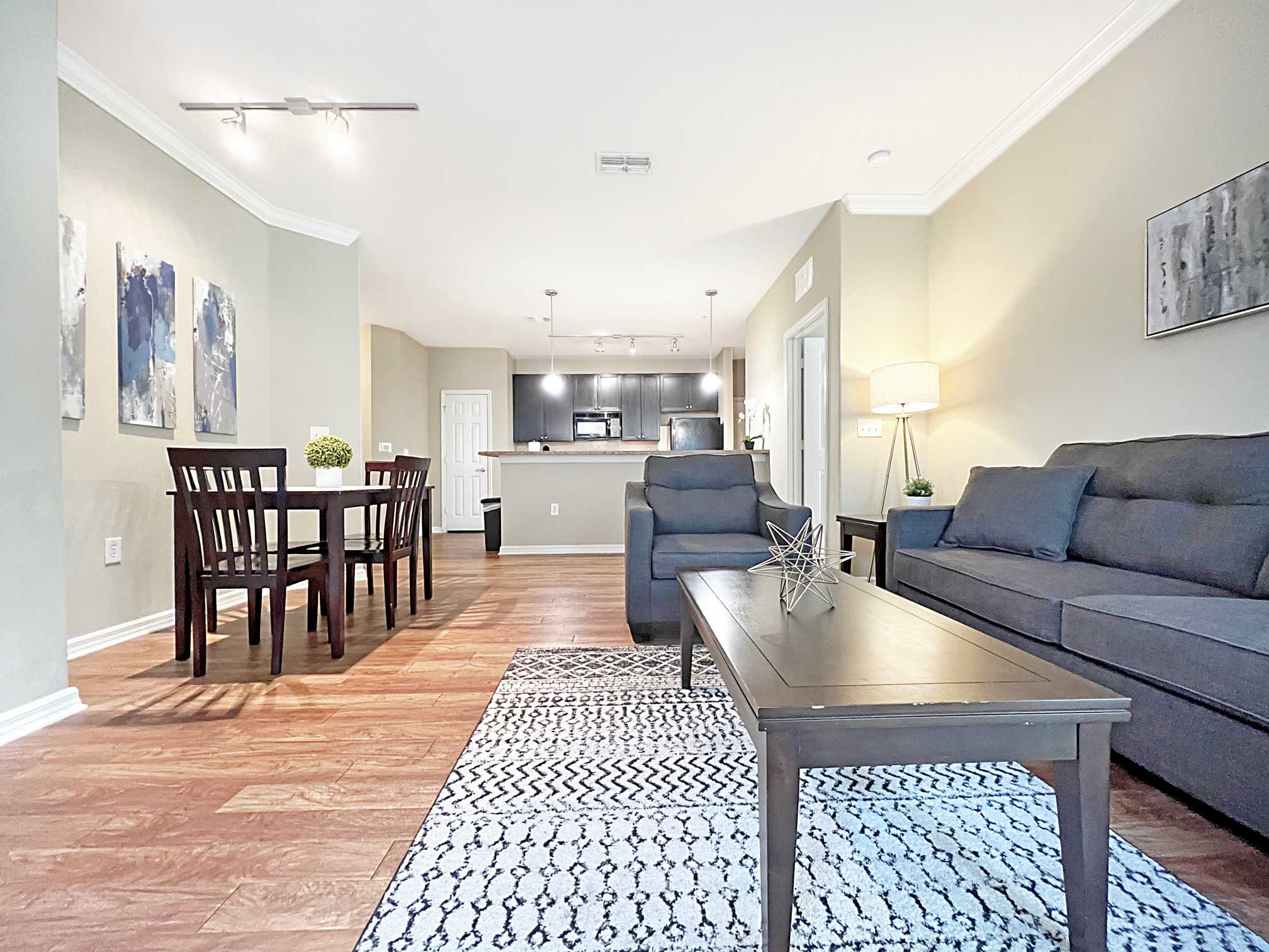 Peaceful 2 BR with Private Garage, Prime North Tampa