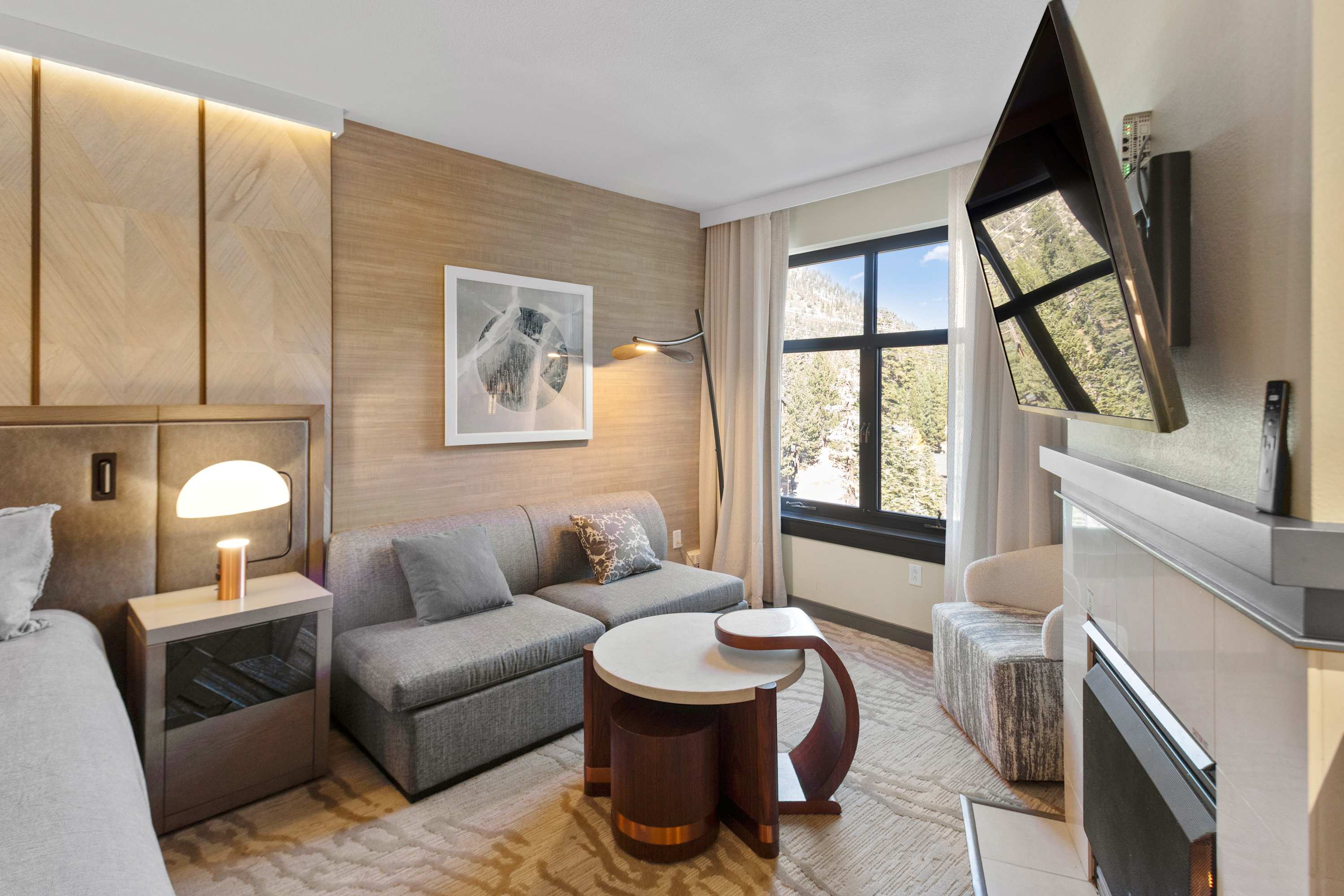 Hillside #508 - Cozy Studio w King Bed, Fireplace & Kitchenette