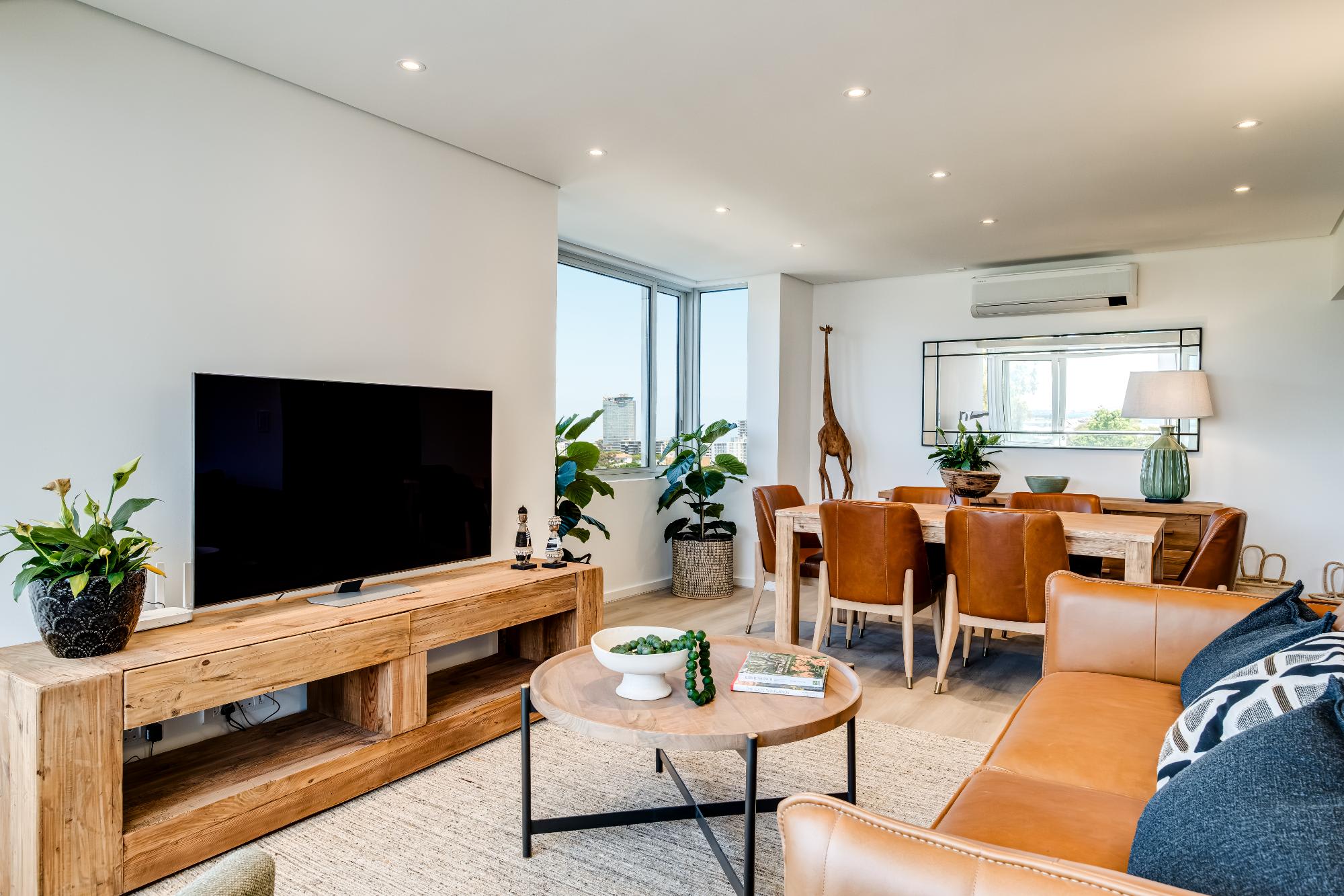 2bed Mouille Point Apartment w Amazing Cape Views 5