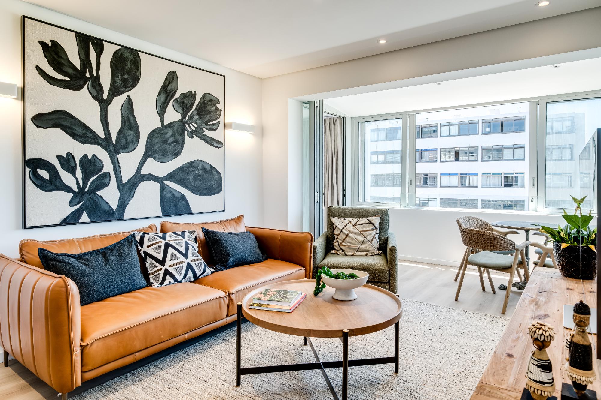 2bed Mouille Point Apartment w Amazing Cape Views 6