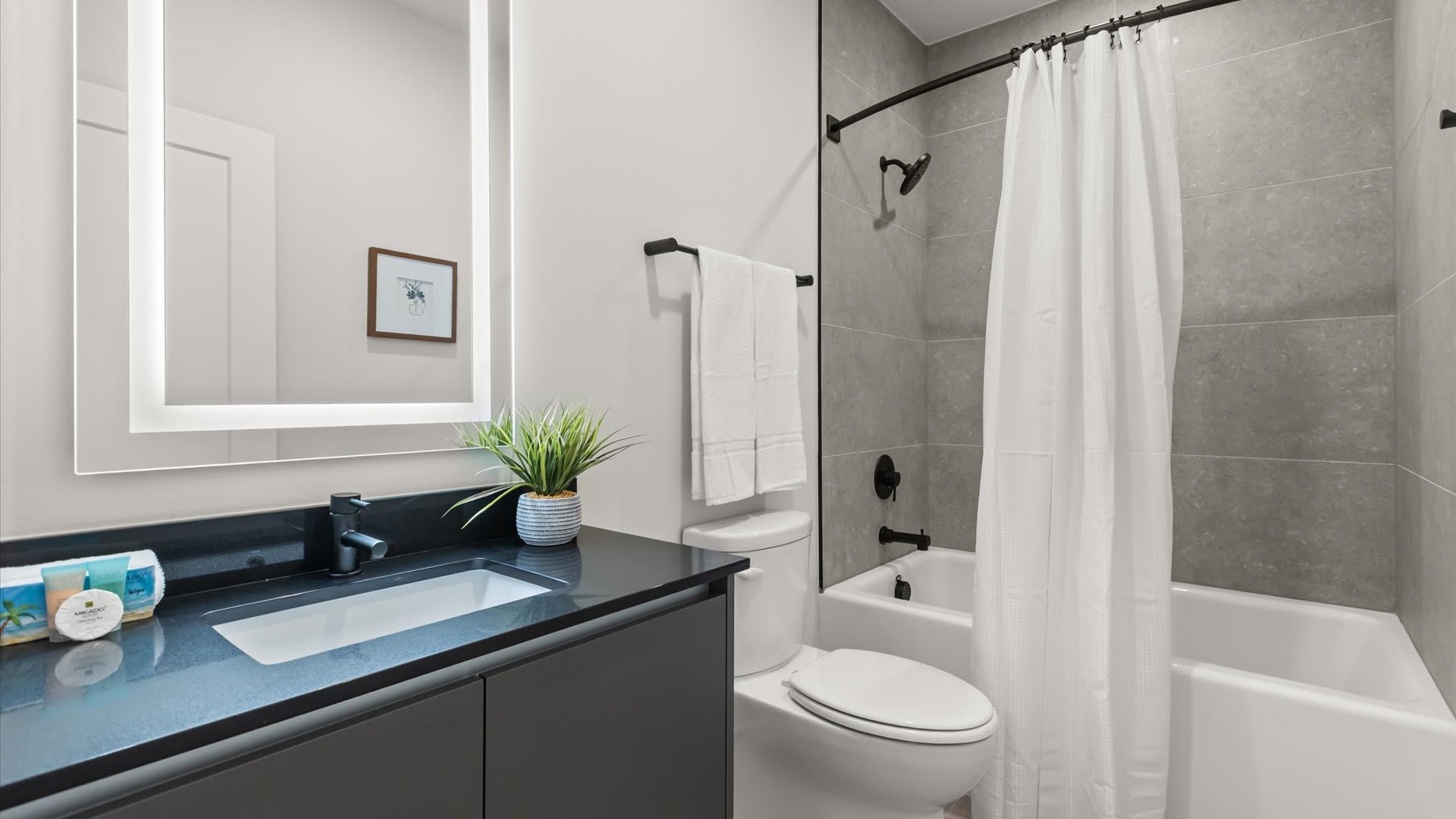 Full Bathroom with combined bathtub and shower and contemporary finishes