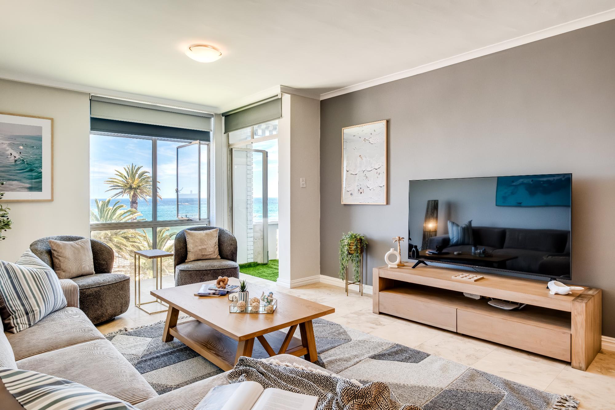 Camps Bay Seaside Beach View Apartment Palm Bay | Photo 2