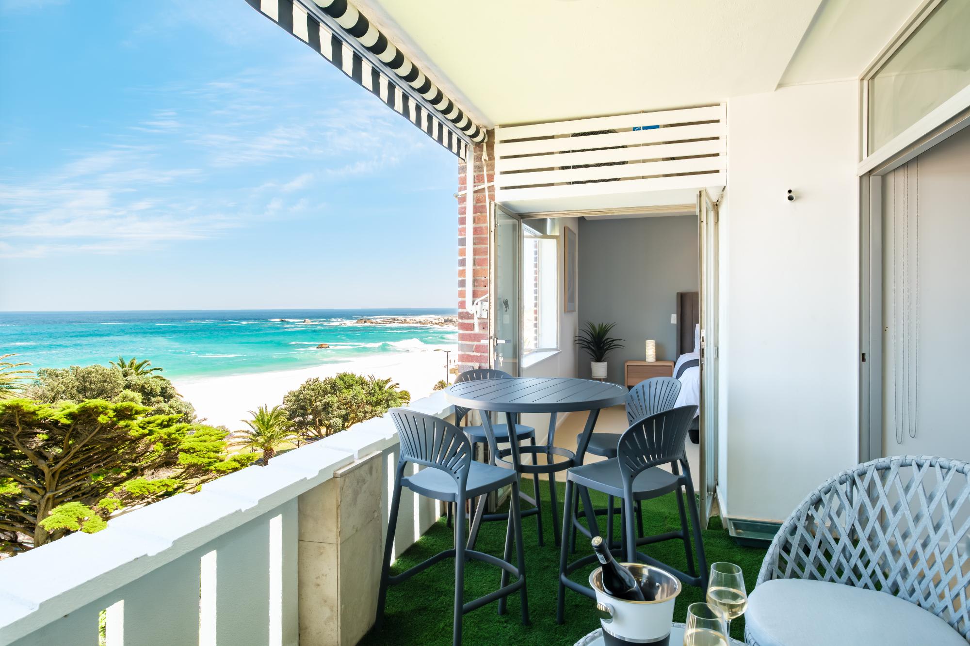 Camps Bay Seaside Beach View Apartment Palm Bay