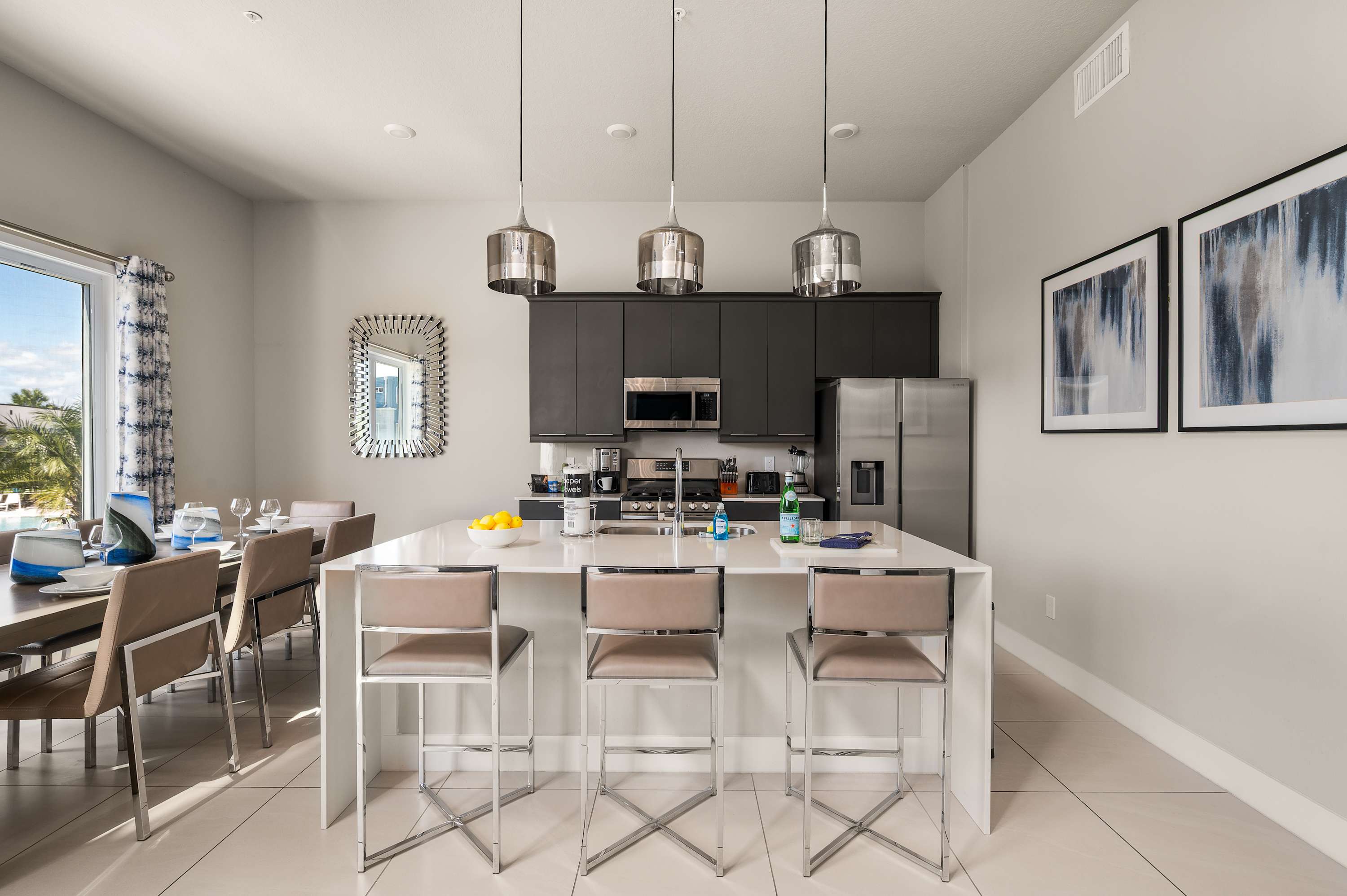 Two-story luxury condo near Disney w/ pool