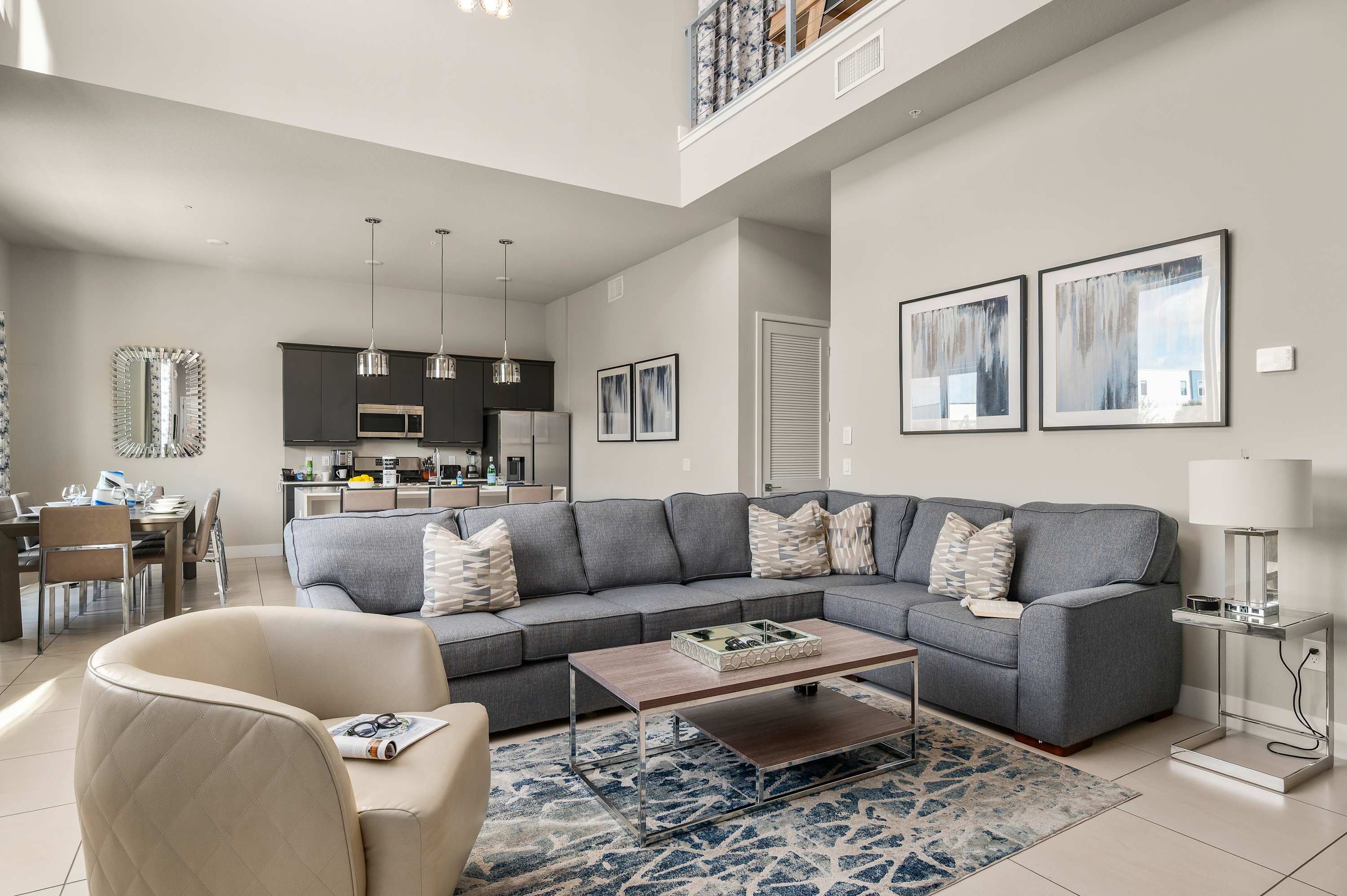 Two-story luxury condo near Disney w/ pool