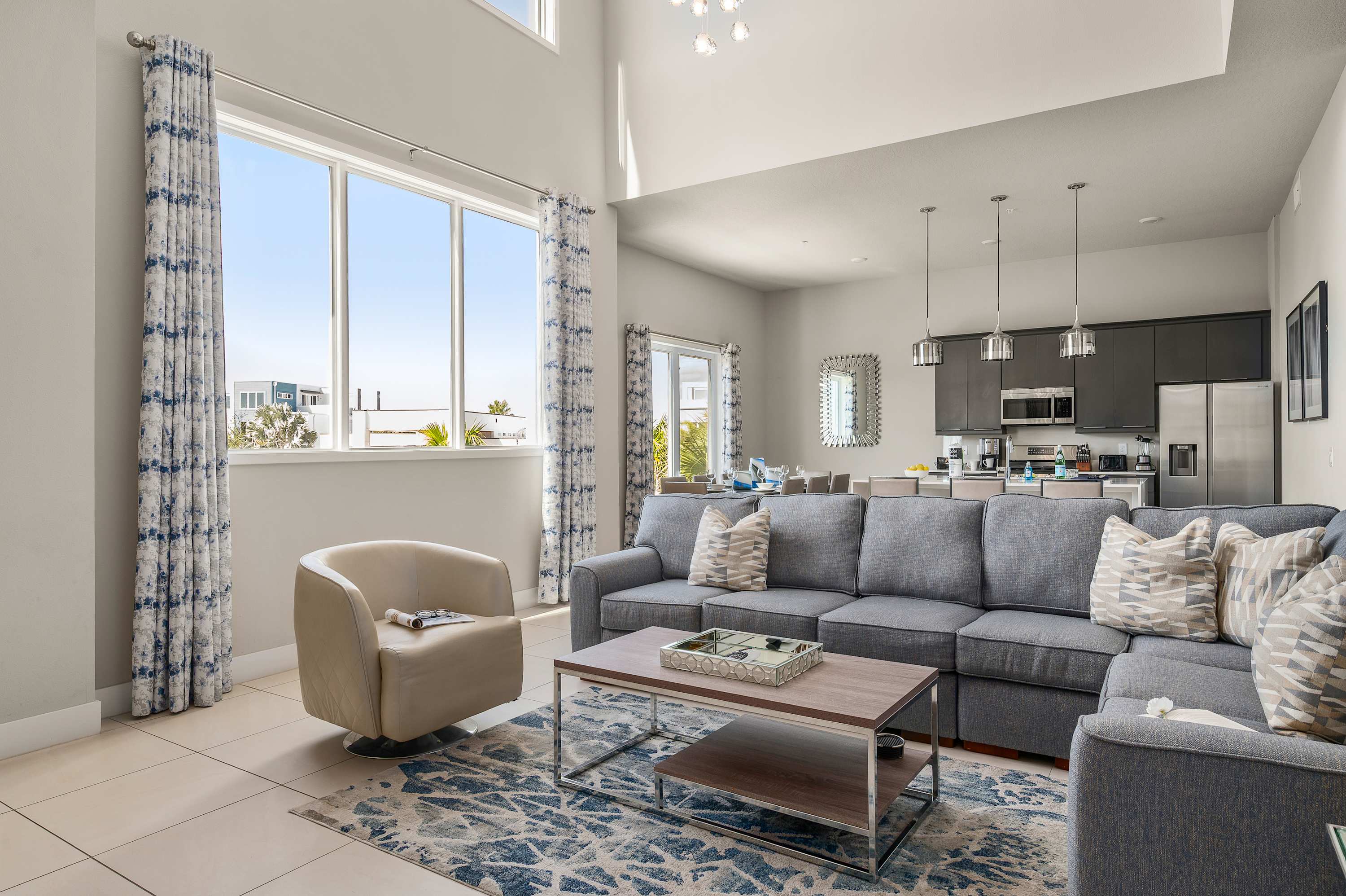 Two-story luxury condo near Disney w/ pool