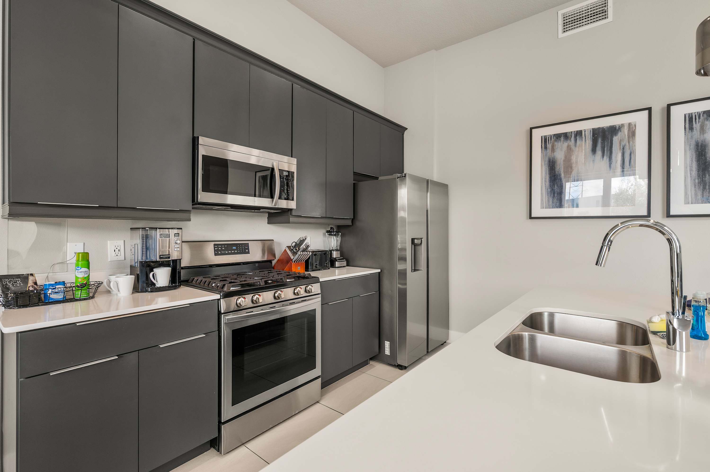 Two-story luxury condo near Disney w/ pool