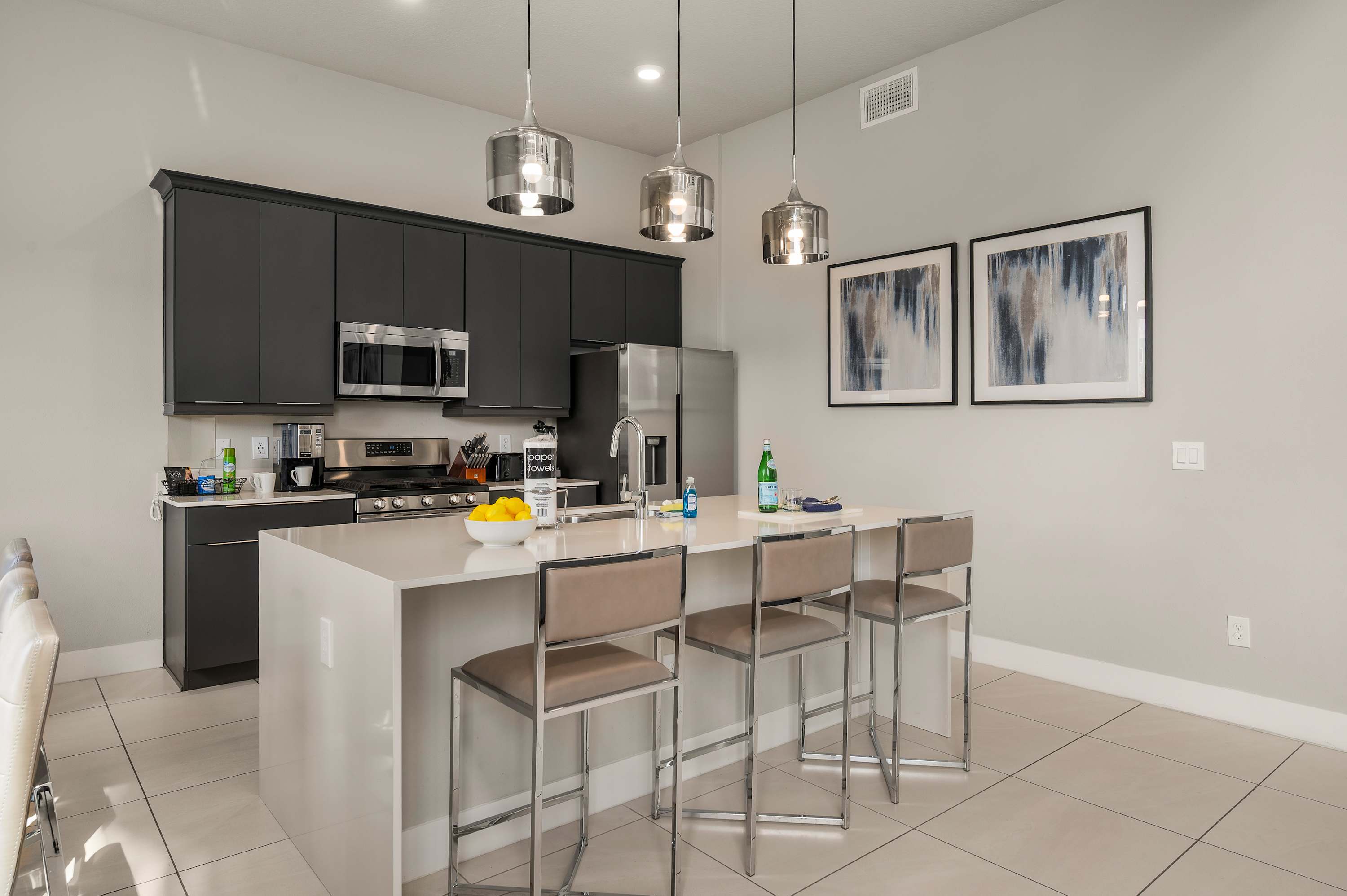 Two-story luxury condo near Disney w/ pool