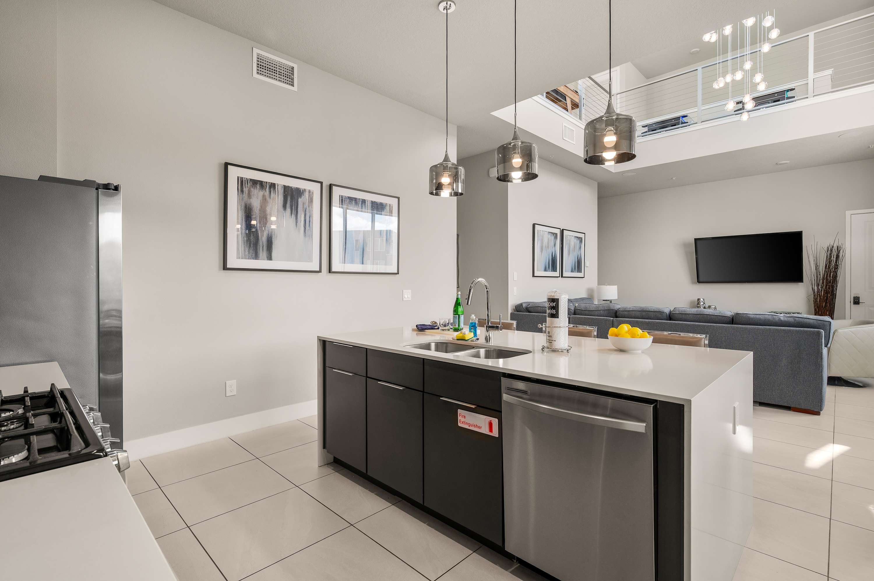 Two-story luxury condo near Disney w/ pool