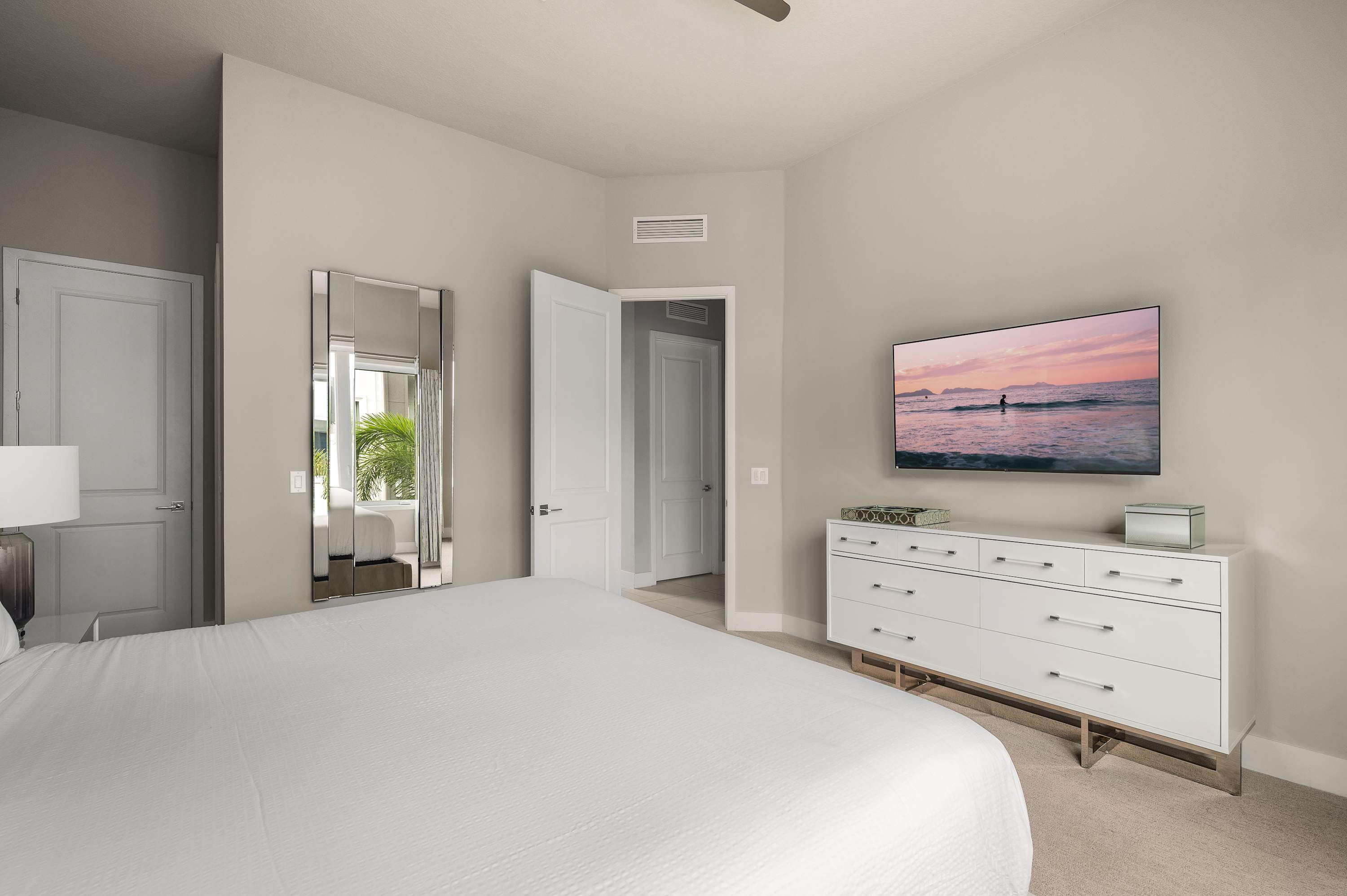 Two-story luxury condo near Disney w/ pool