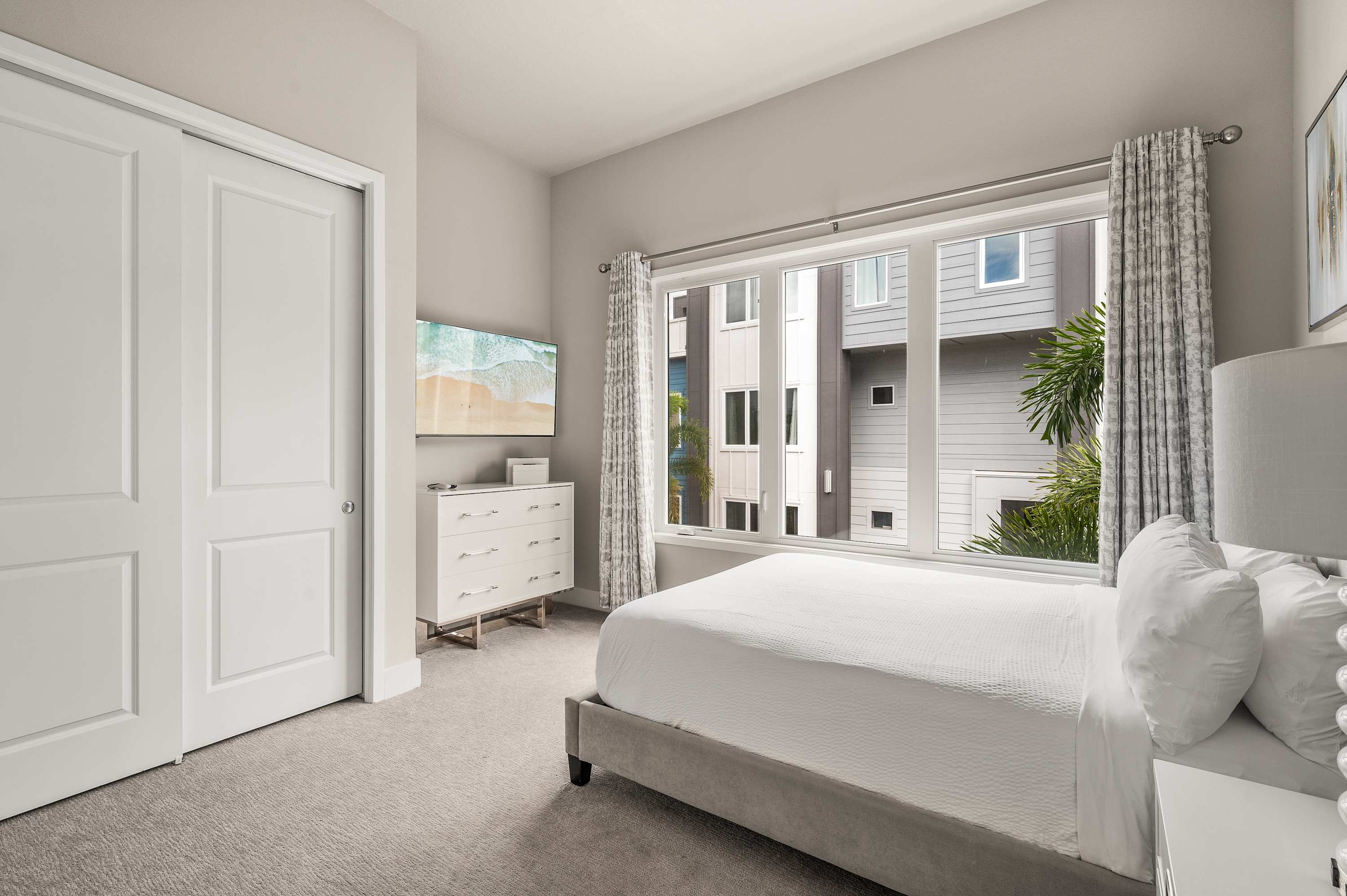 Two-story luxury condo near Disney w/ pool