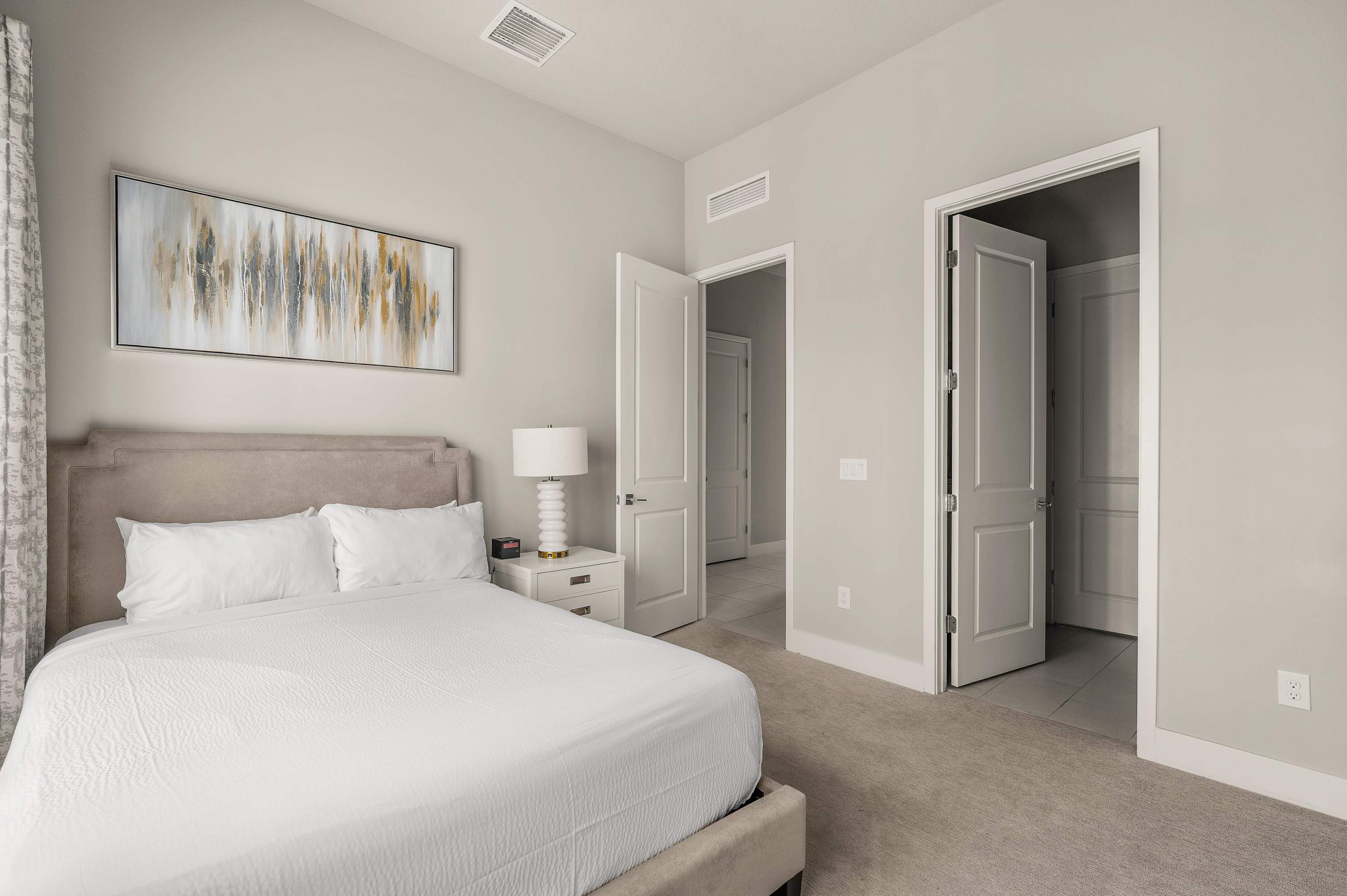 Two-story luxury condo near Disney w/ pool