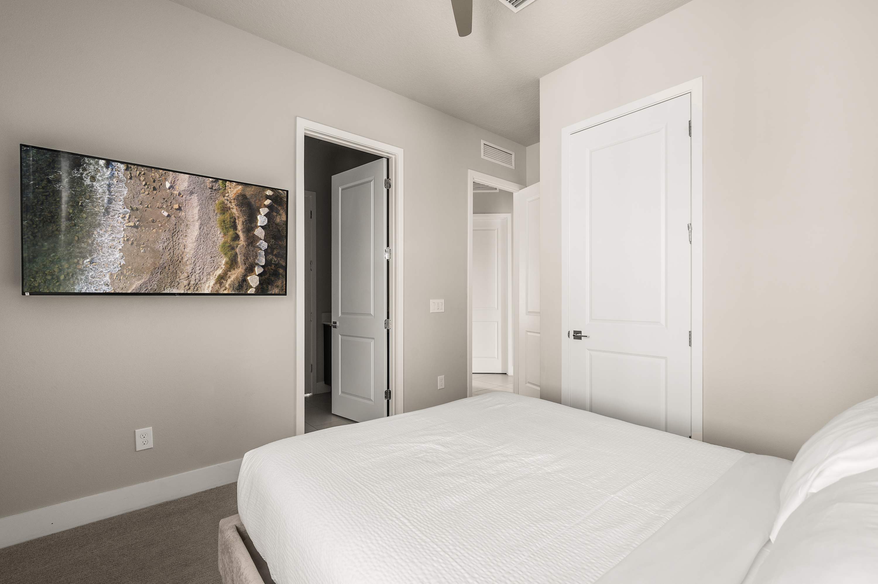 Two-story luxury condo near Disney w/ pool