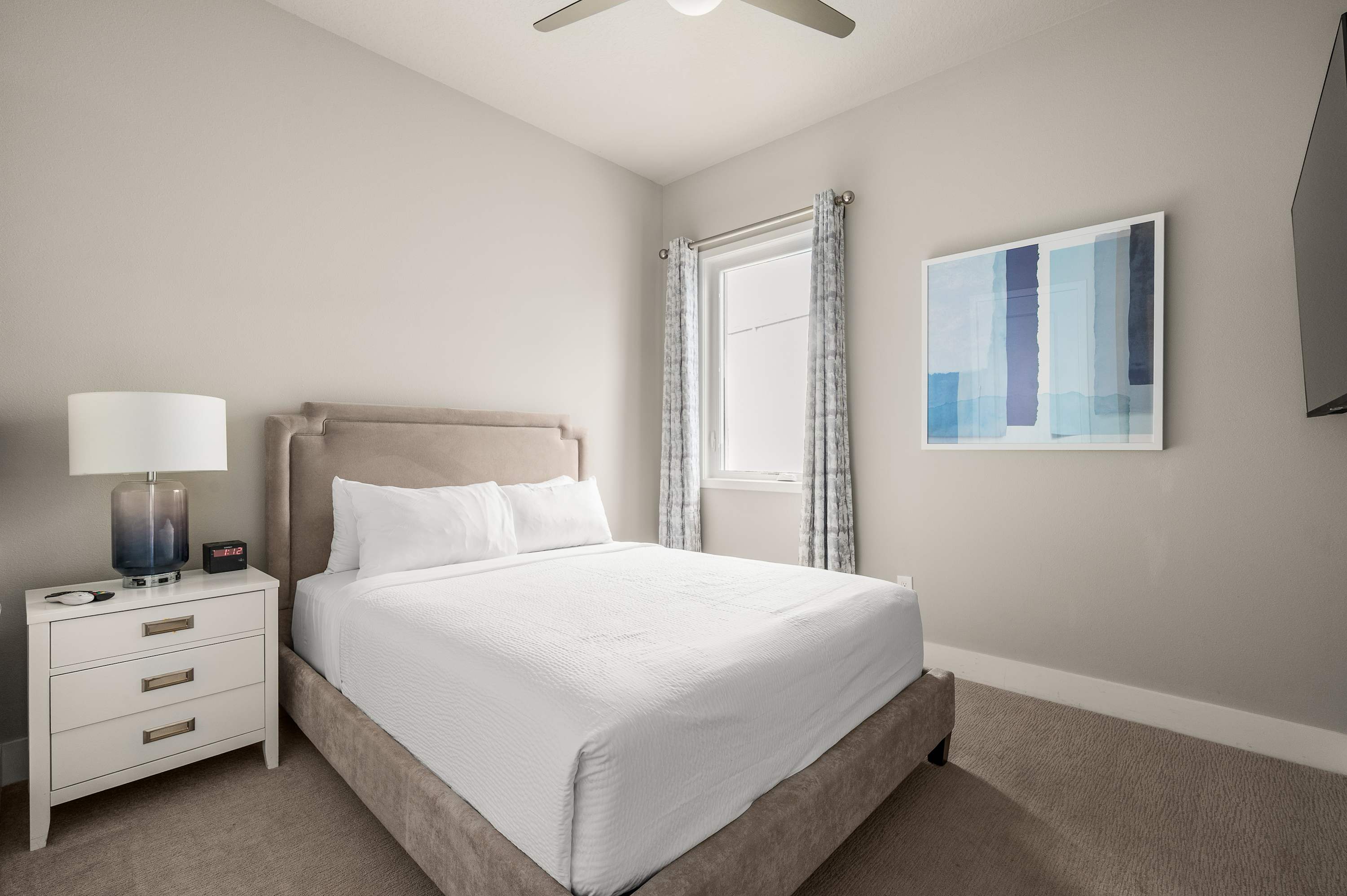 Two-story luxury condo near Disney w/ pool