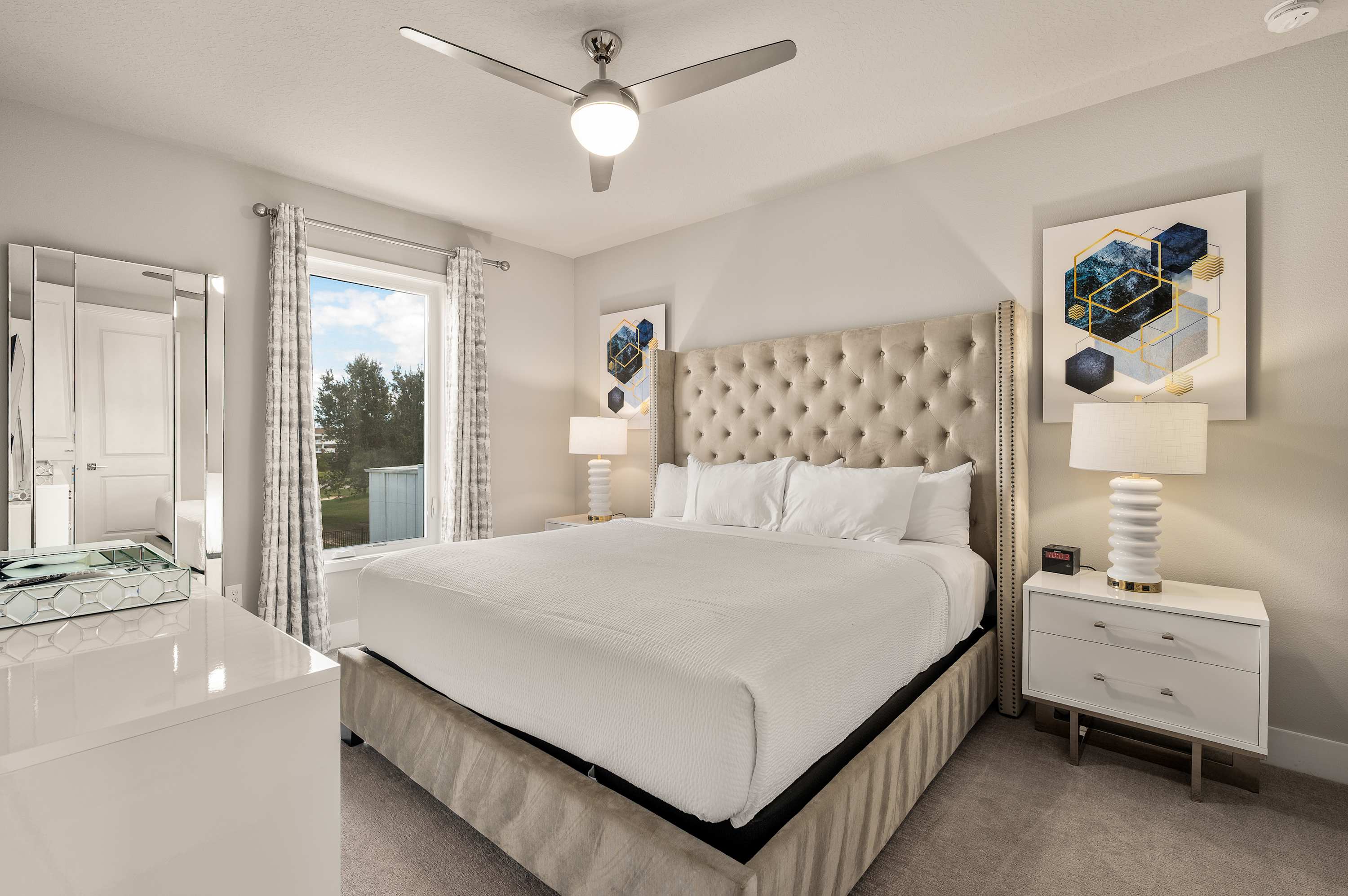 Two-story luxury condo near Disney w/ pool