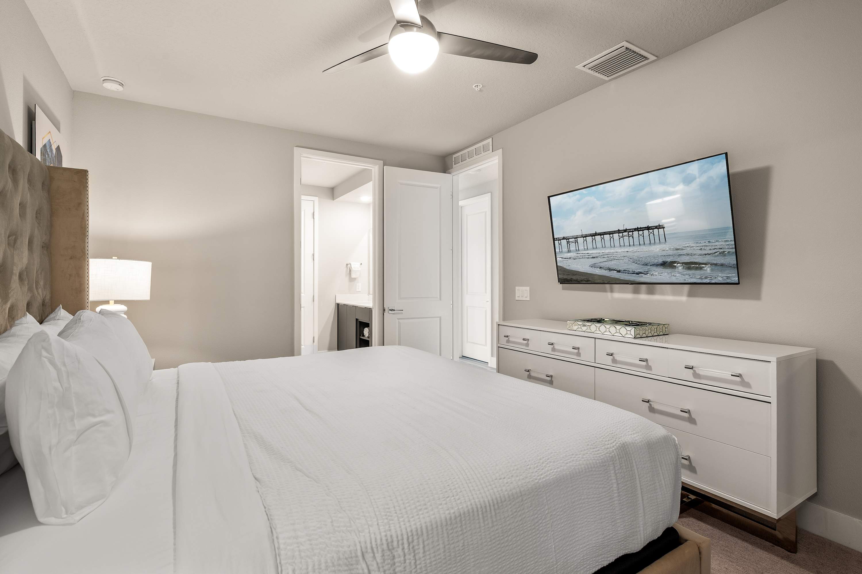 Two-story luxury condo near Disney w/ pool