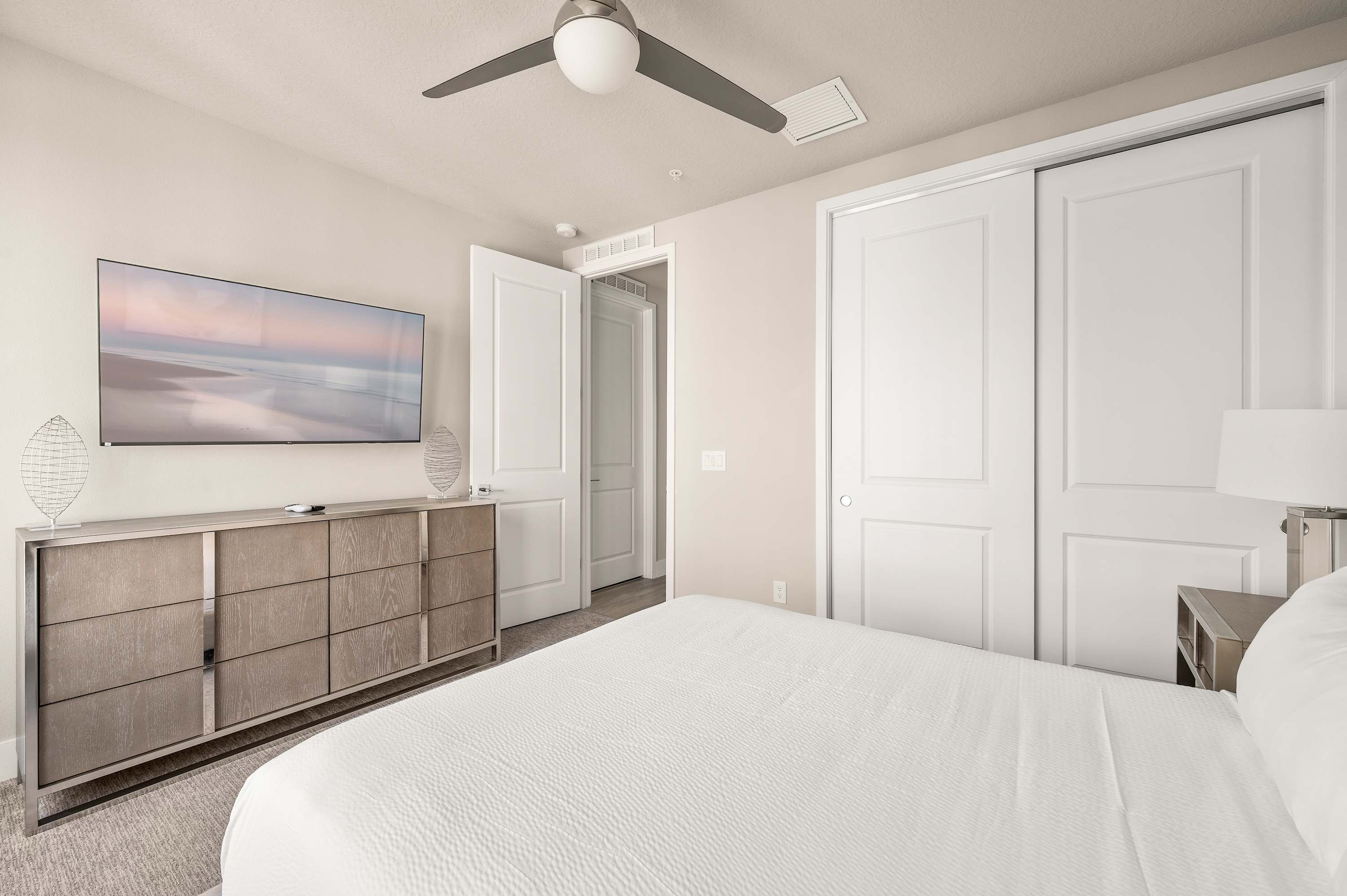 Two-story luxury condo near Disney w/ pool