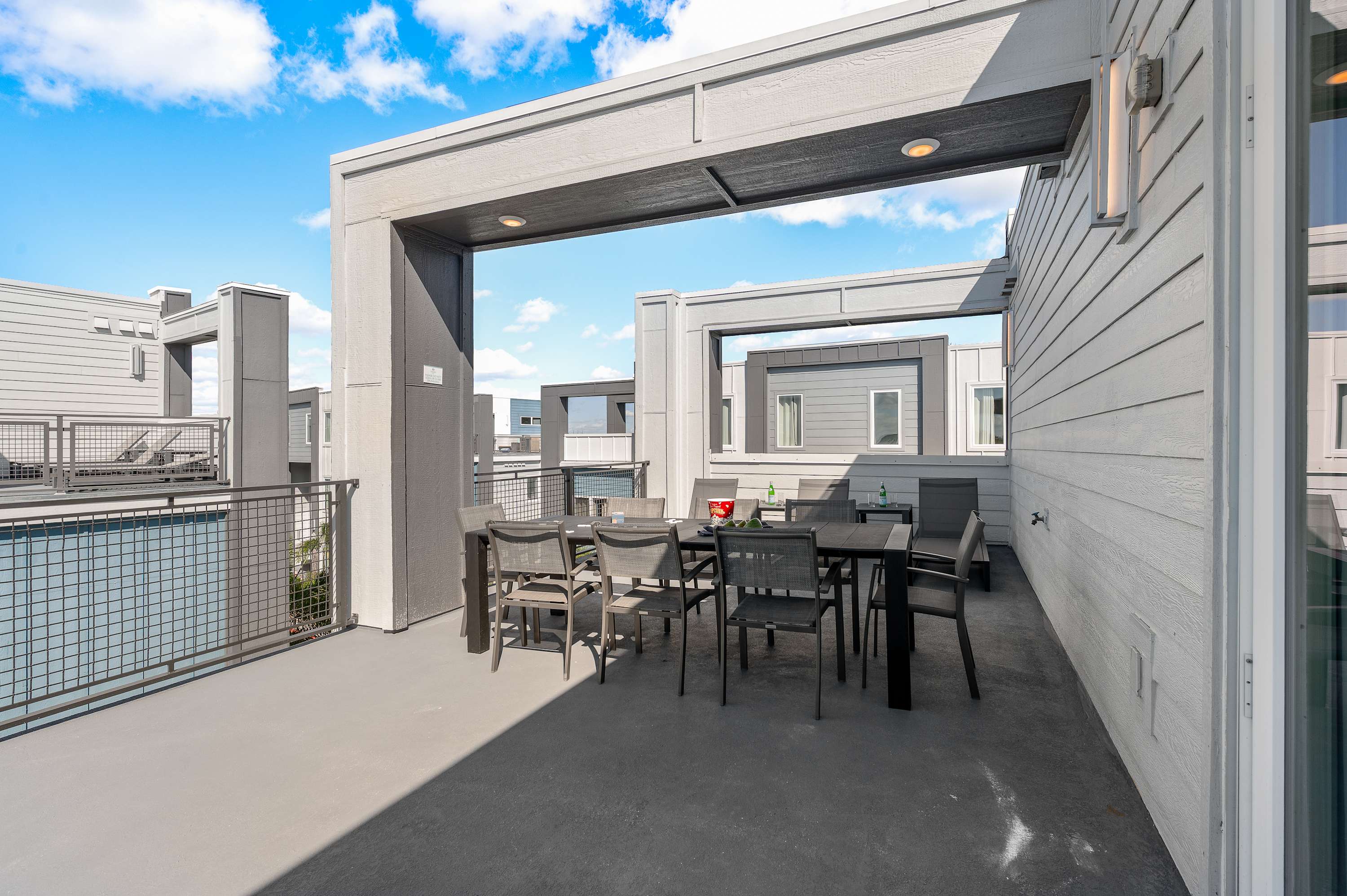 Two-story luxury condo near Disney w/ pool