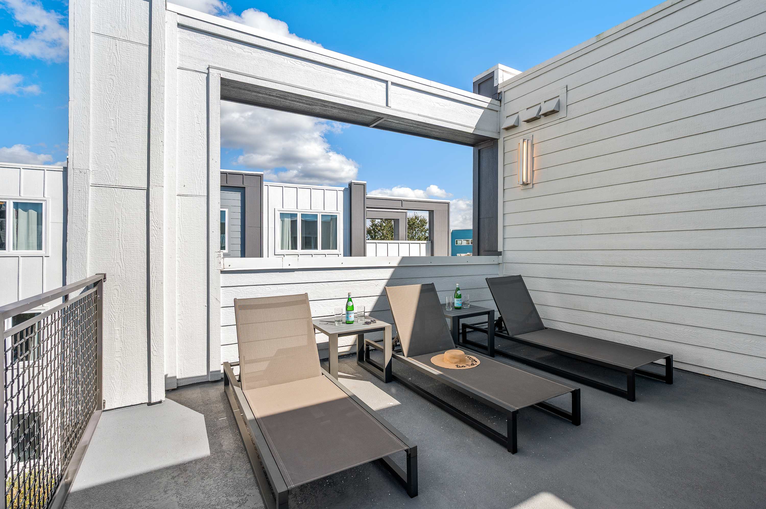 Two-story luxury condo near Disney w/ pool