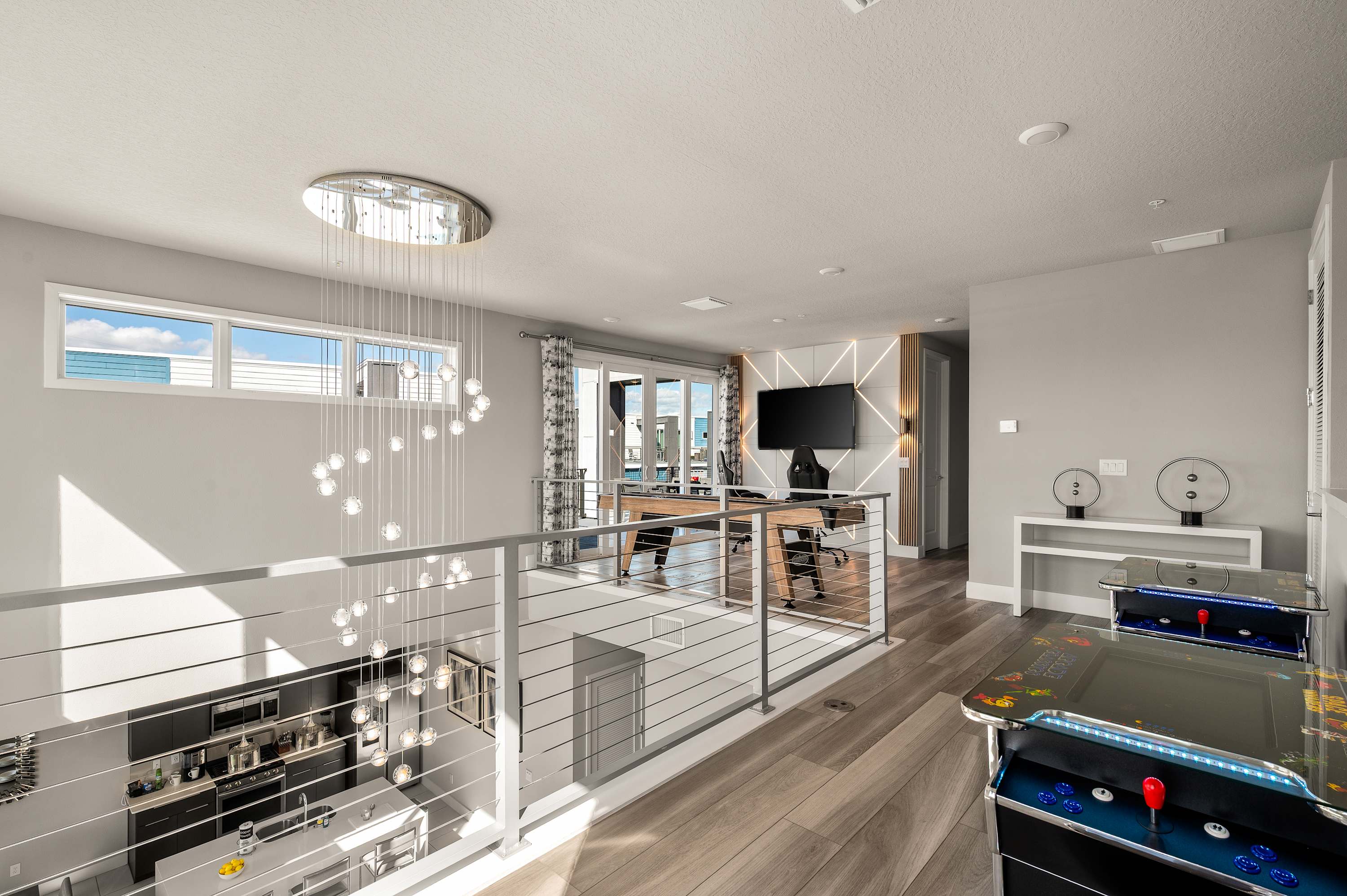 Two-story luxury condo near Disney w/ pool