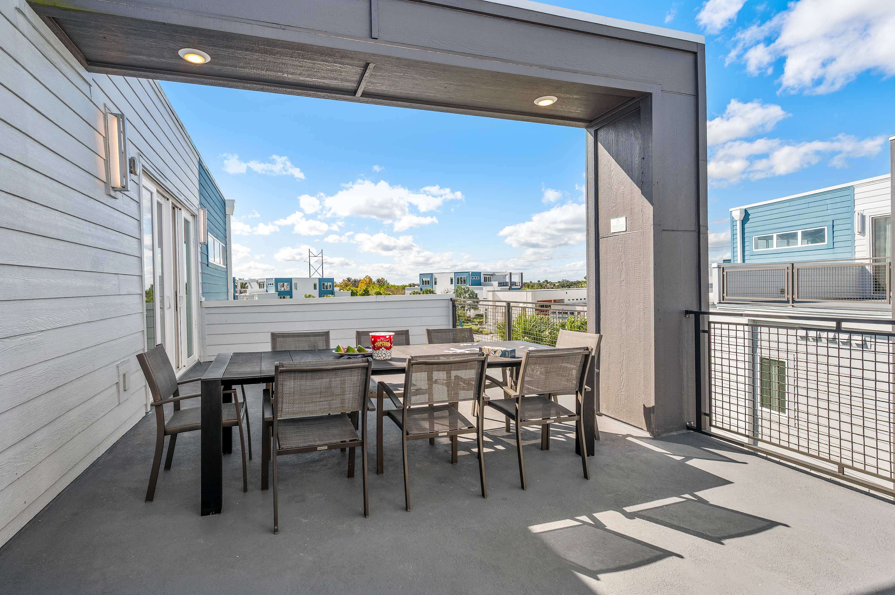 Two-story luxury condo near Disney w/ pool