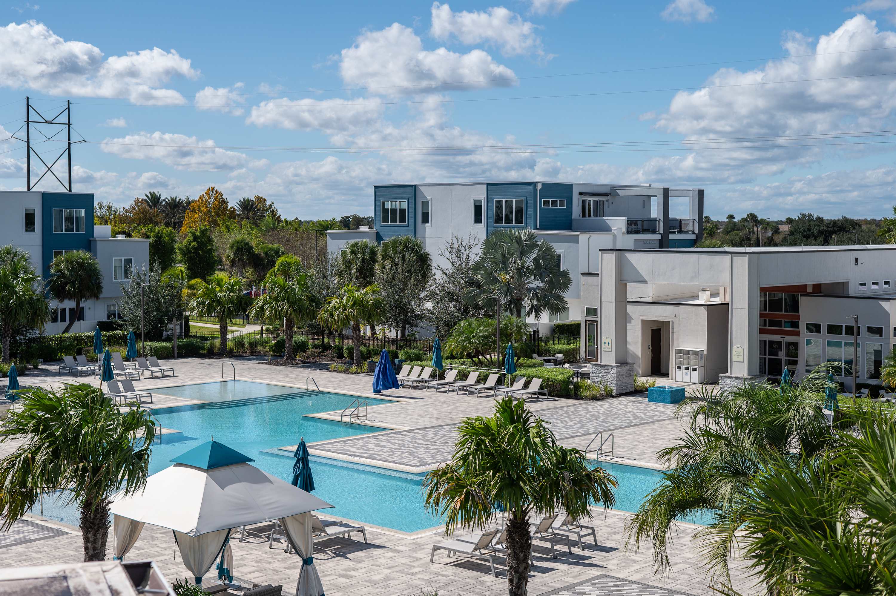 Two-story luxury condo near Disney w/ pool
