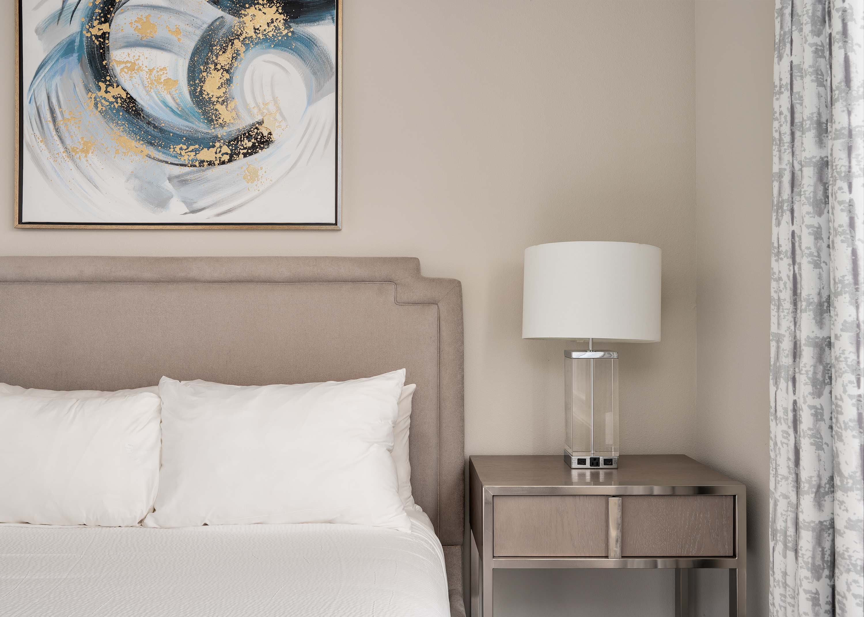 Two-story luxury condo near Disney w/ pool