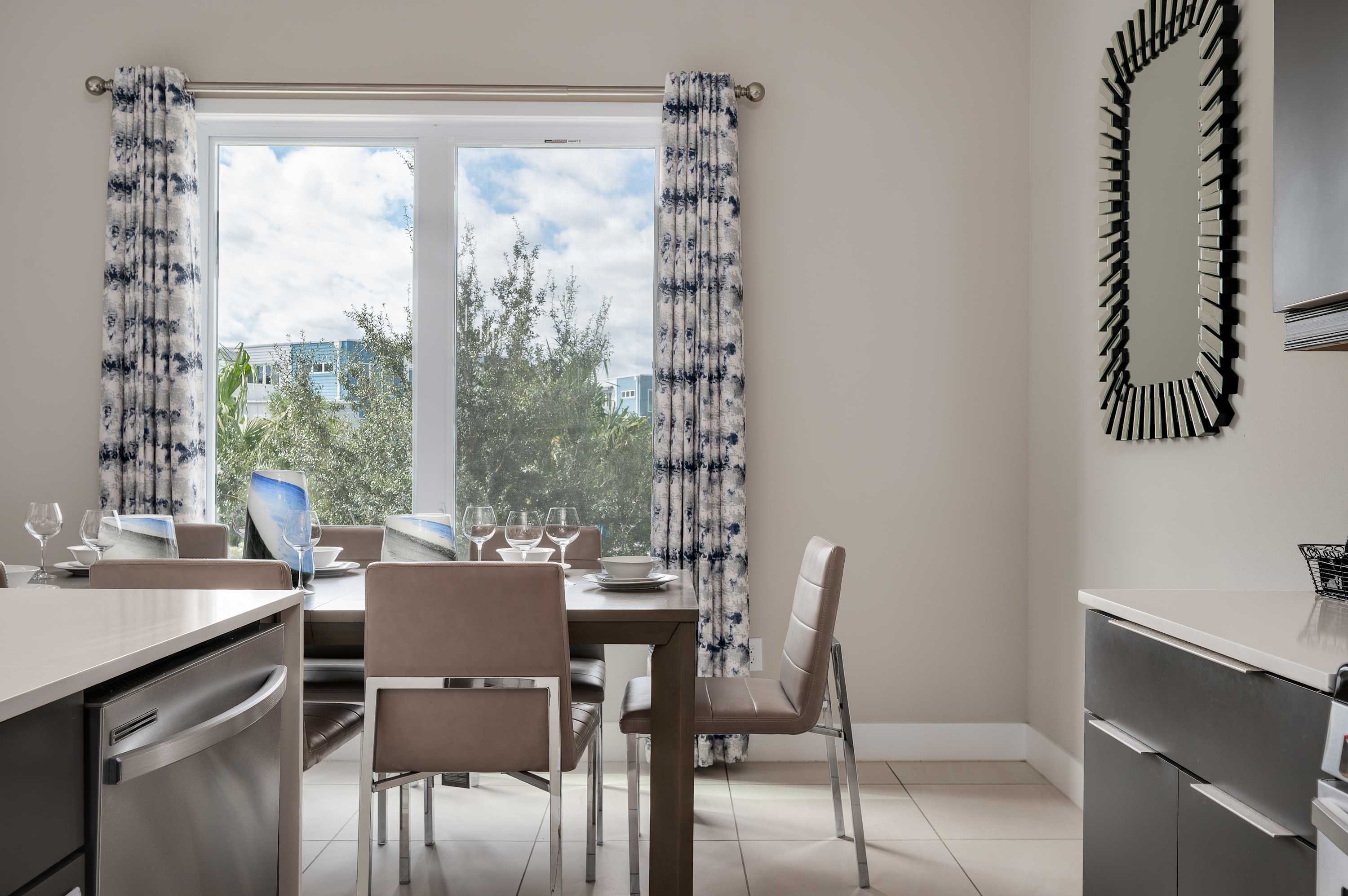 Two-story luxury condo near Disney w/ pool