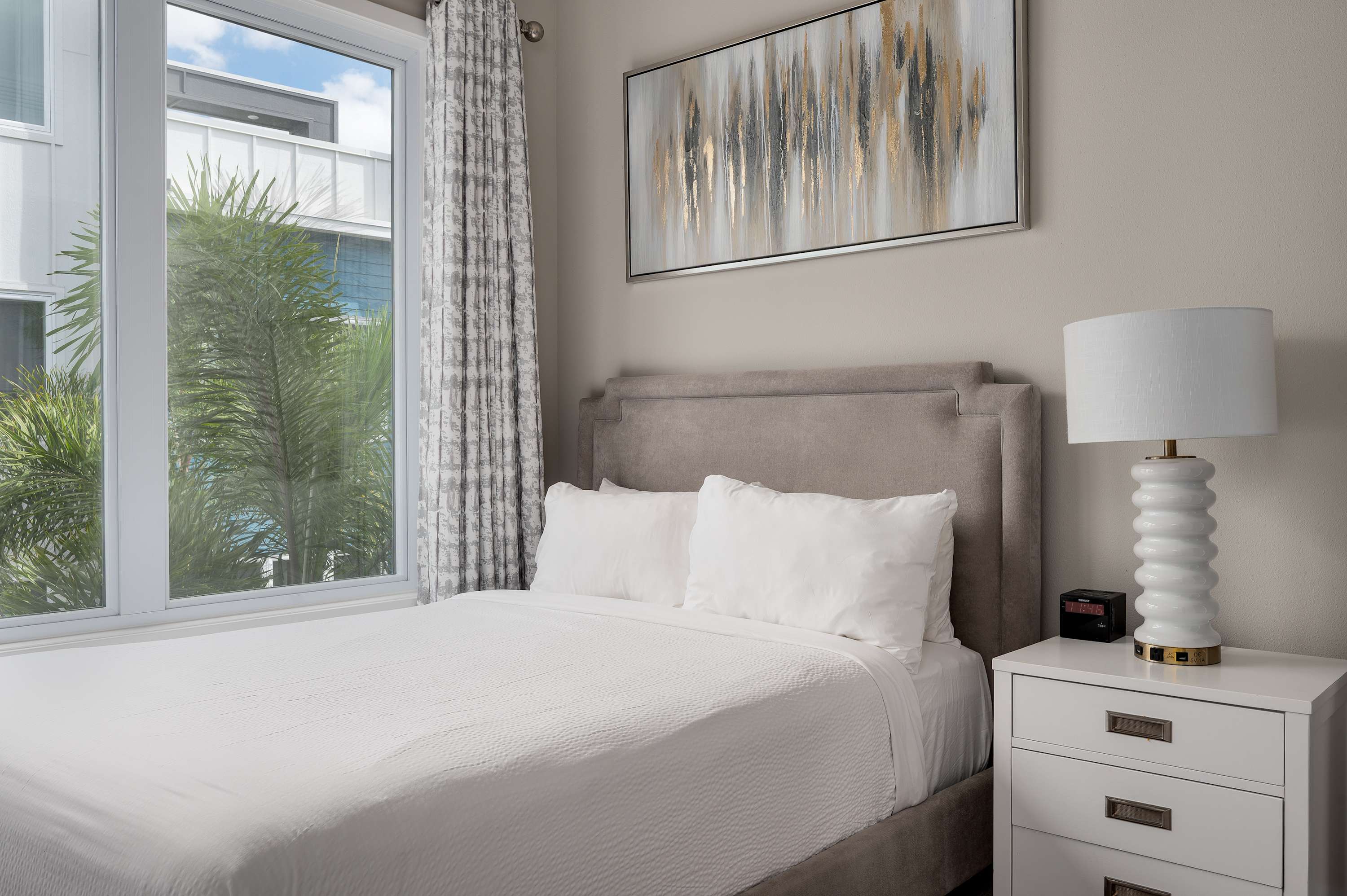 Two-story luxury condo near Disney w/ pool