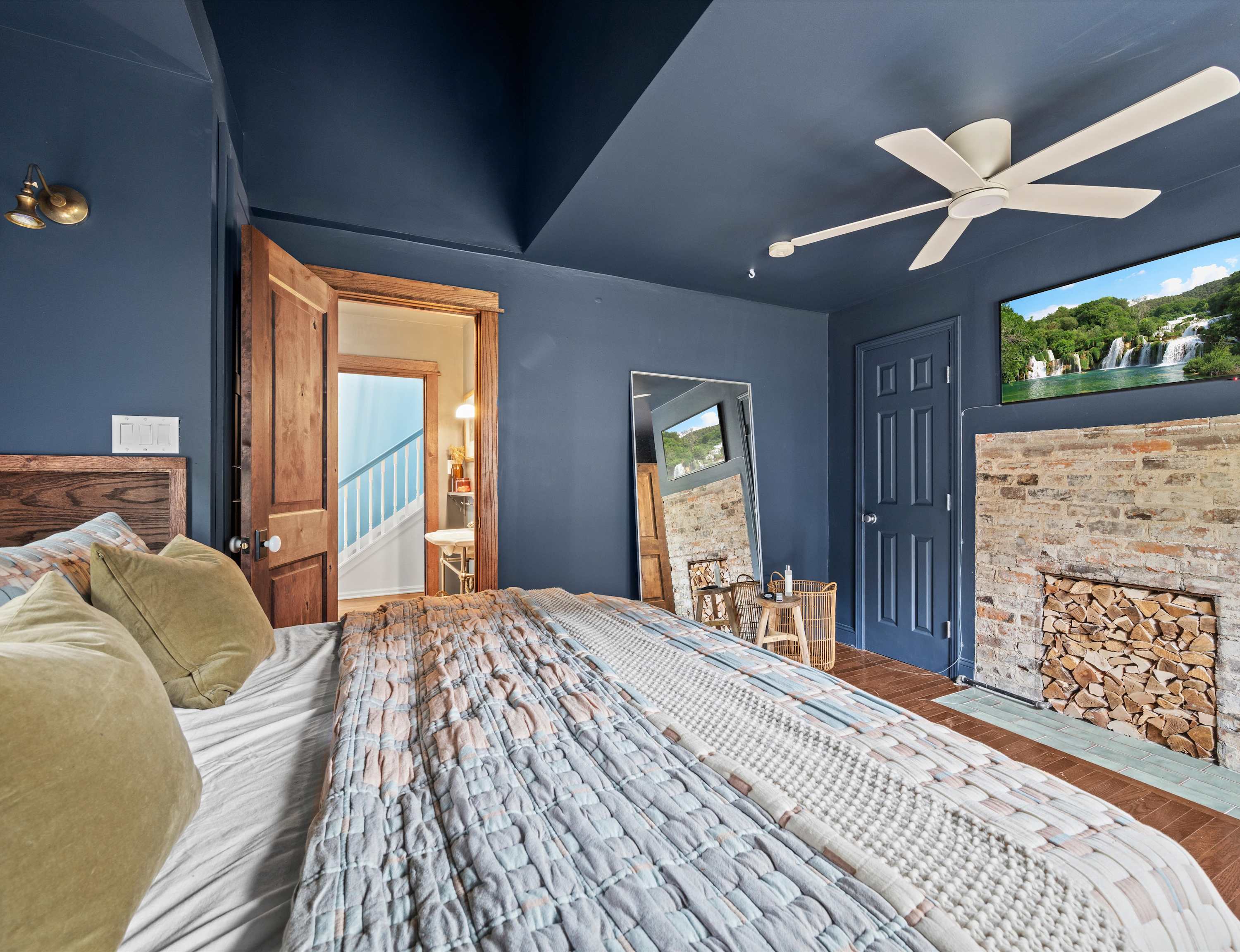 Bedroom 1 with queen bed, Smart TV, and shared ensuite 