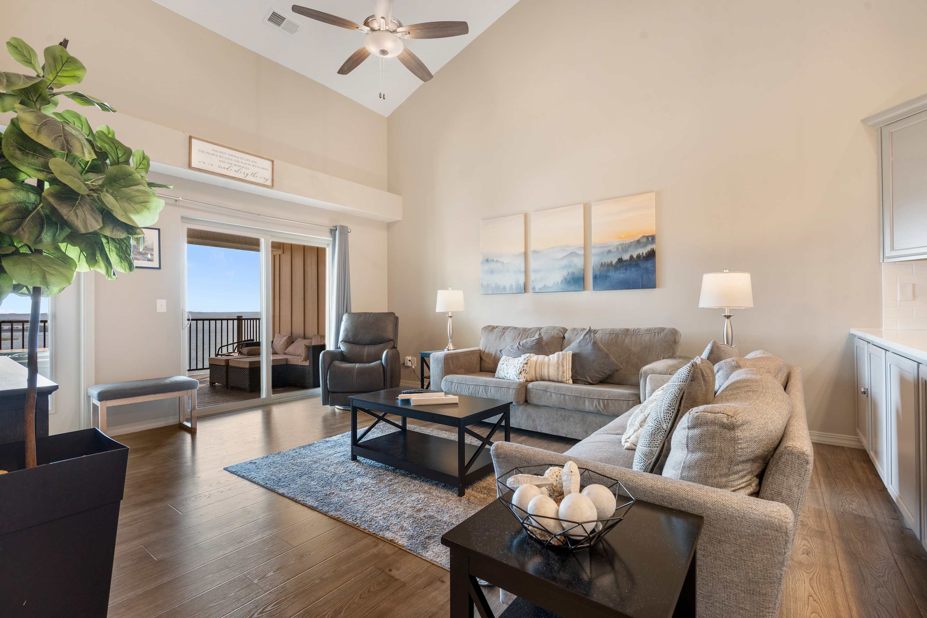 The Lakeview Penthouse - 10ppl