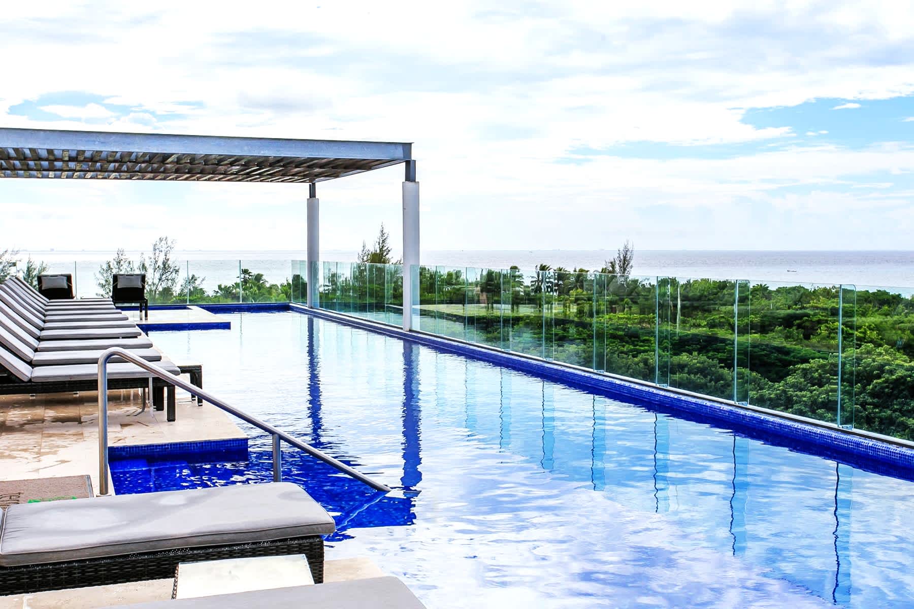 Terrace & Rooftop Pool Steps from Beach & 5th Ave — Playa del Carmen, Quintana Roo — vacation rental