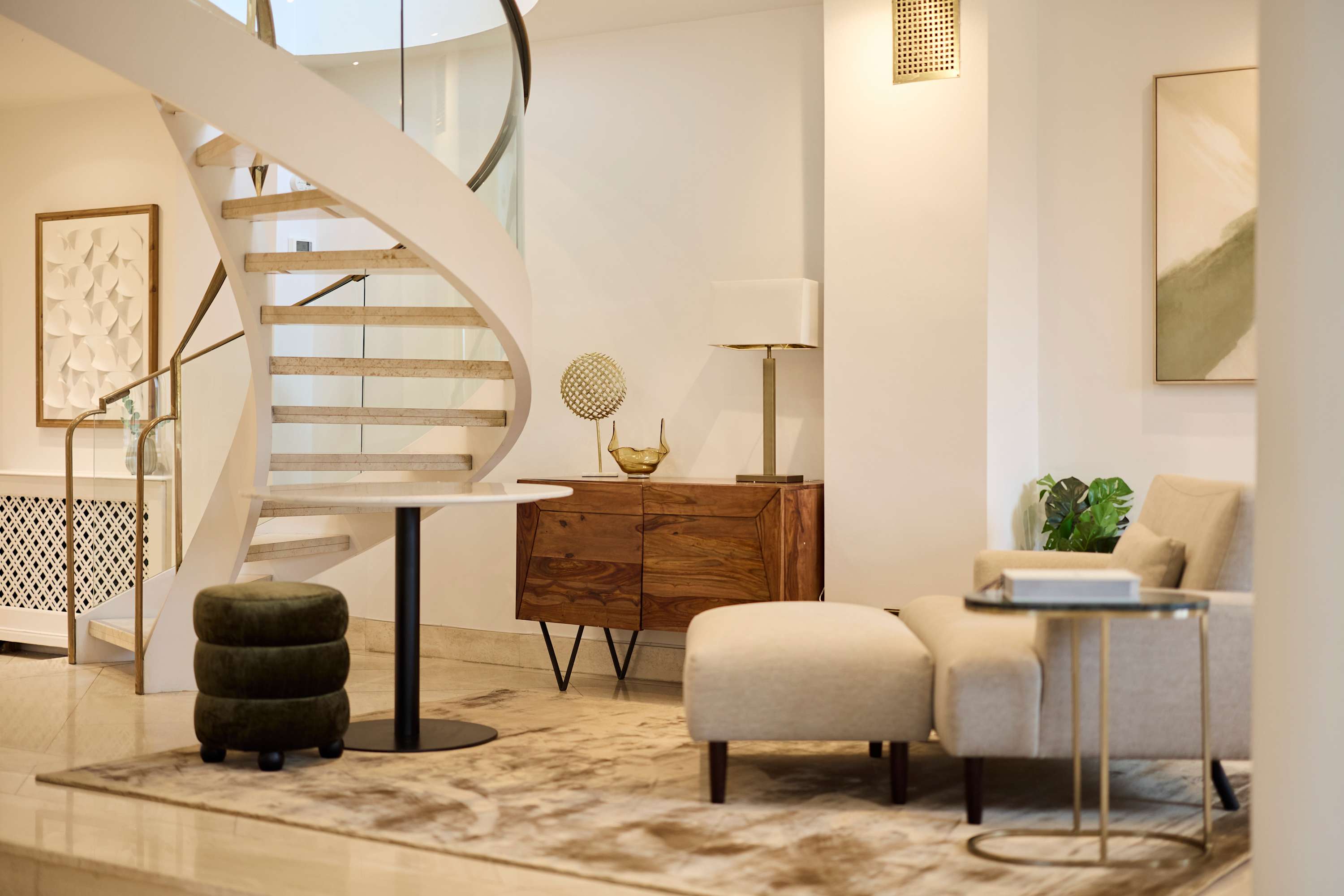 St John's Wood Penthouse in Avenue Road 22 NW8 6BU - Property image 2 - VivreStays