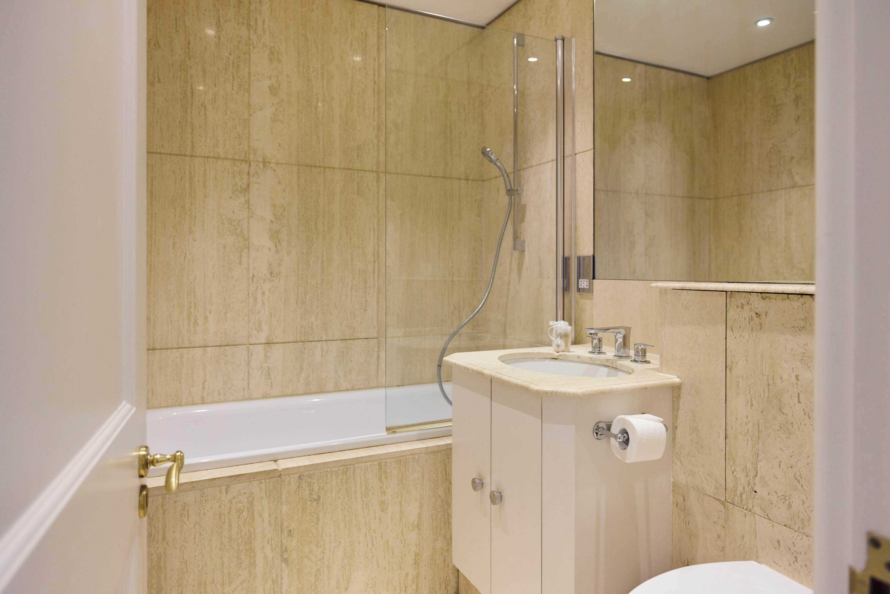 St John's Wood Penthouse in Avenue Road 22 NW8 6BU - Property image 25 - VivreStays