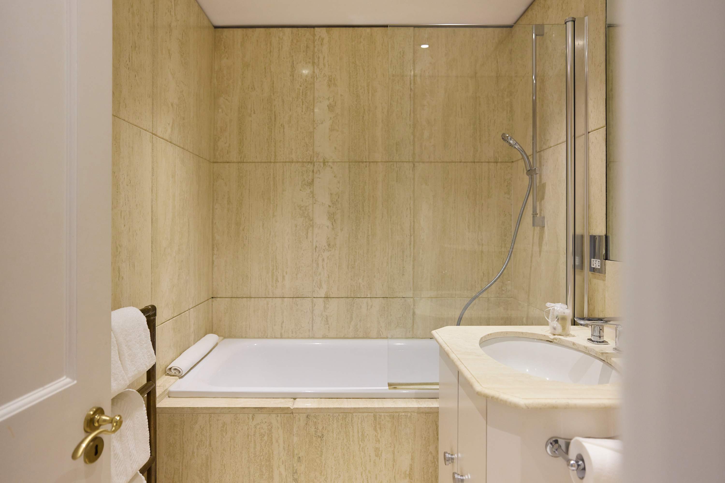 St John's Wood Penthouse in Avenue Road 22 NW8 6BU - Property image 26 - VivreStays