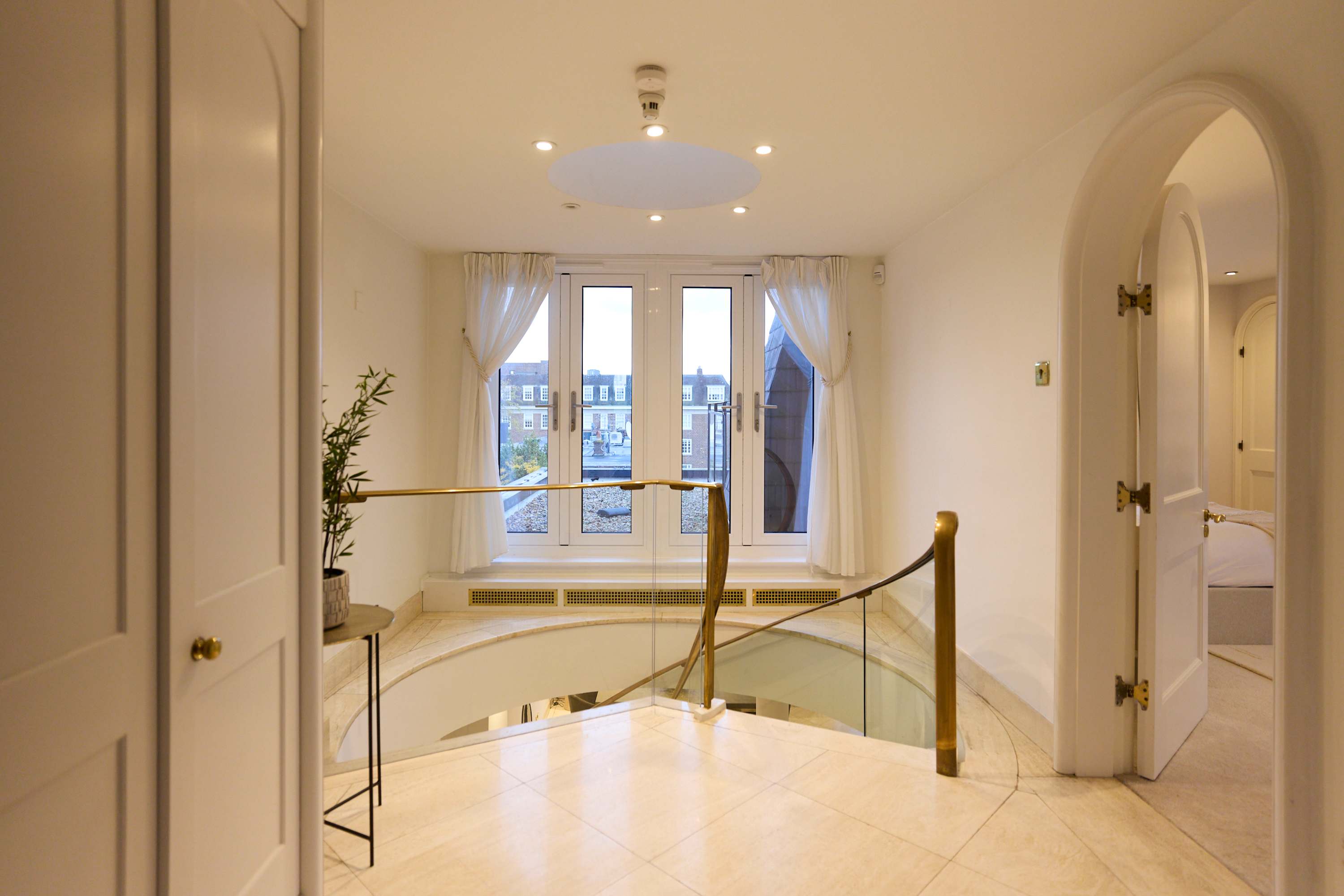 St John's Wood Penthouse in Avenue Road 22 NW8 6BU - Property image 32 - VivreStays