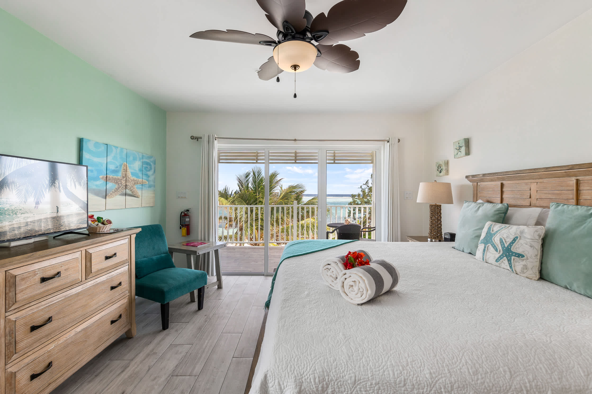 The Starfish Oceanfront Studio Cottage in East End