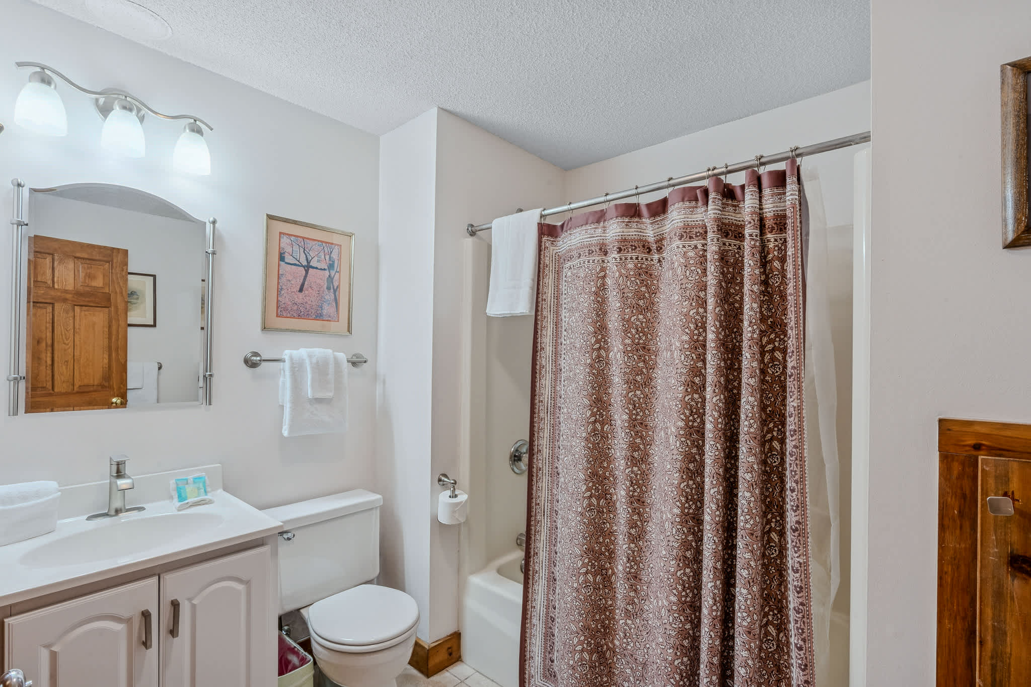 Cozy Quechee Retreat/Walk to Village | Mill Run 4A