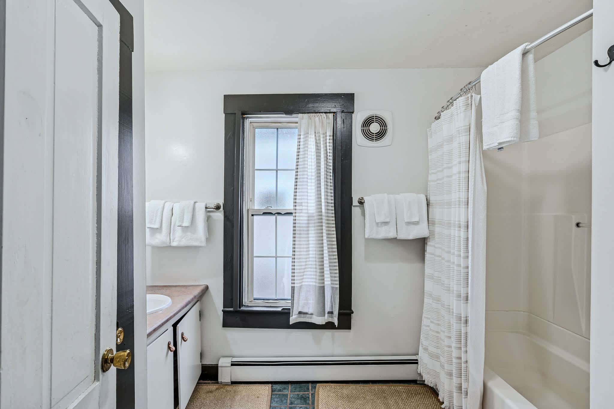 Historic Charm, Walk to Village | Mill House