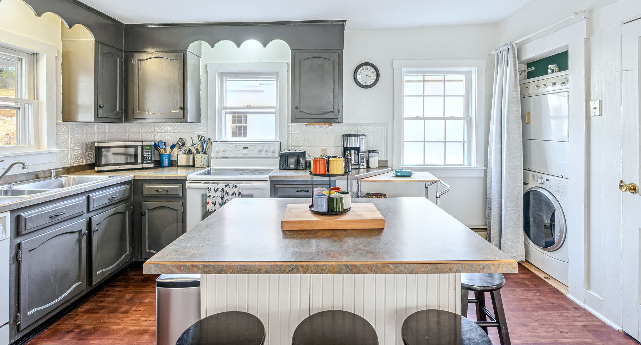 Historic Charm, Walk to Village | Mill House