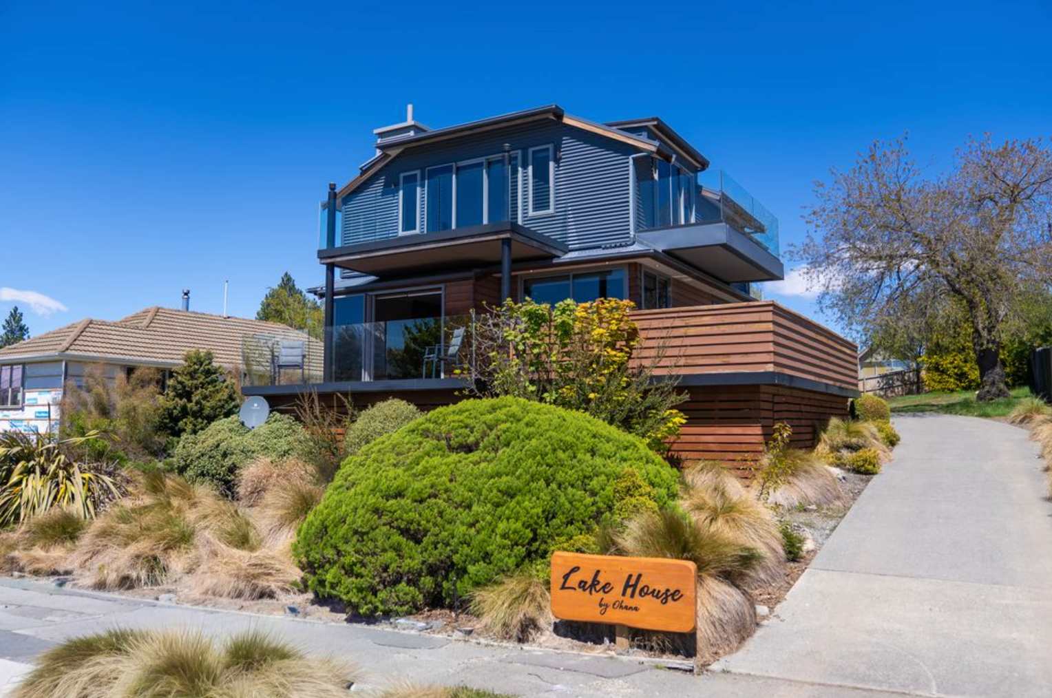 Crystal Waters by Ohana – Tranquil Lake Stay with Scenic Views