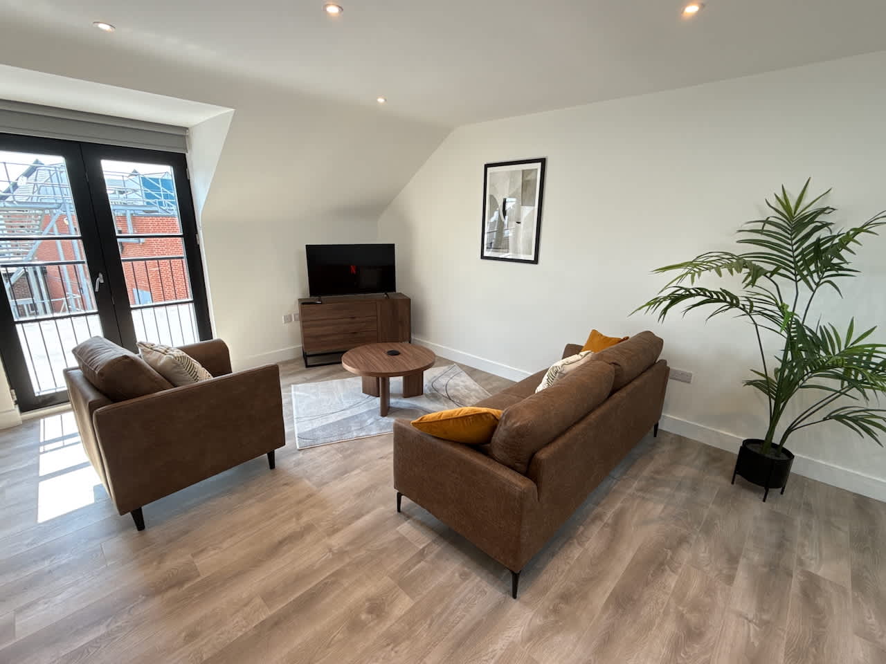 Penthouse 2 bed, 1 bathroom property in centre in Queen Street 20 OX14 3LN - Property image 2 - VivreStays