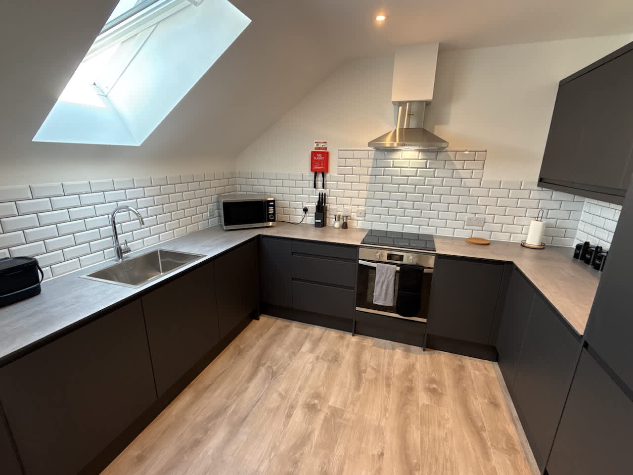 Penthouse 2 bed, 1 bathroom property in centre in Queen Street 20 OX14 3LN - Property image 3 - VivreStays