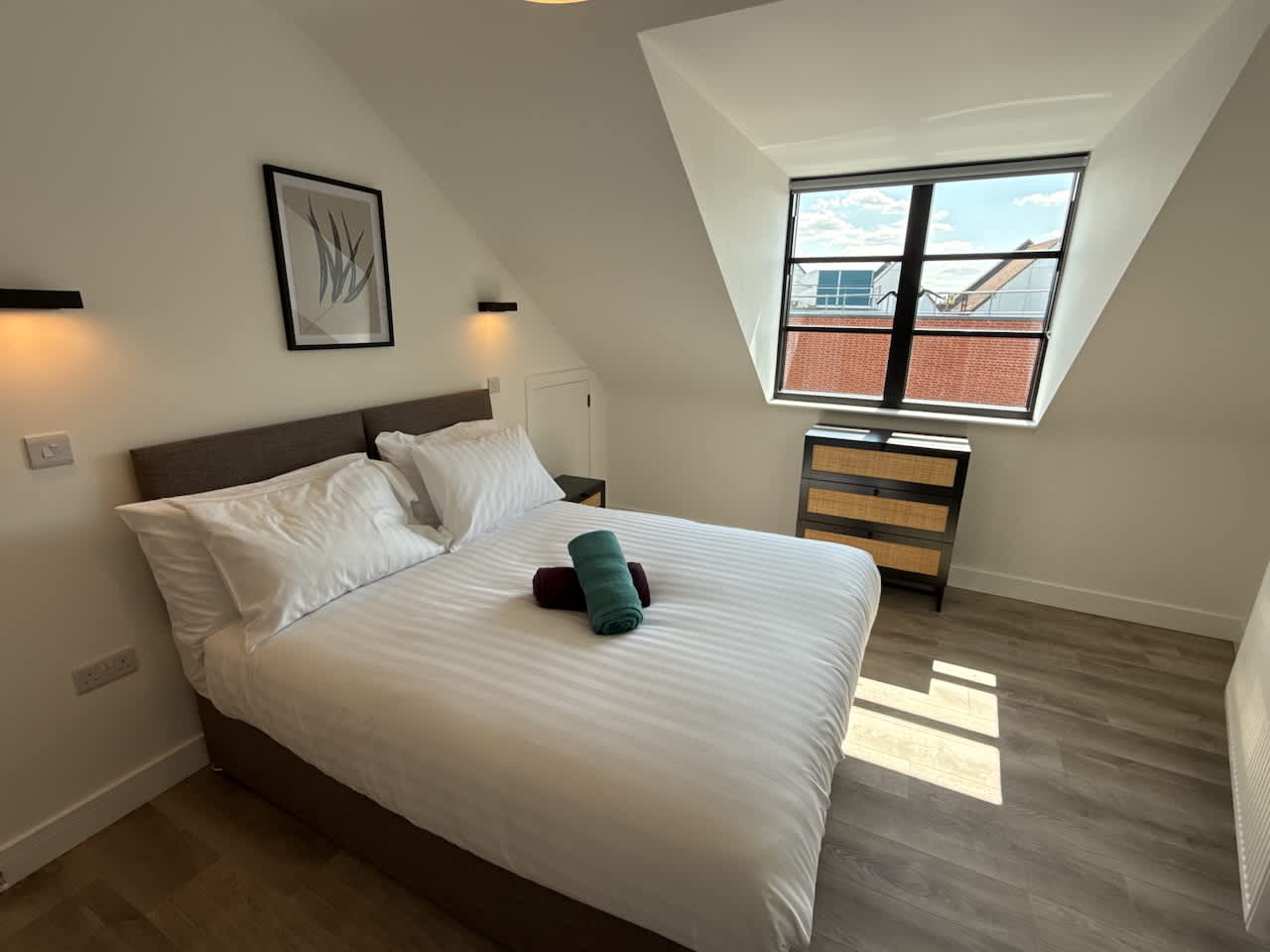 Penthouse 2 bed, 1 bathroom property in centre in Queen Street 20 OX14 3LN - Property image 11 - VivreStays
