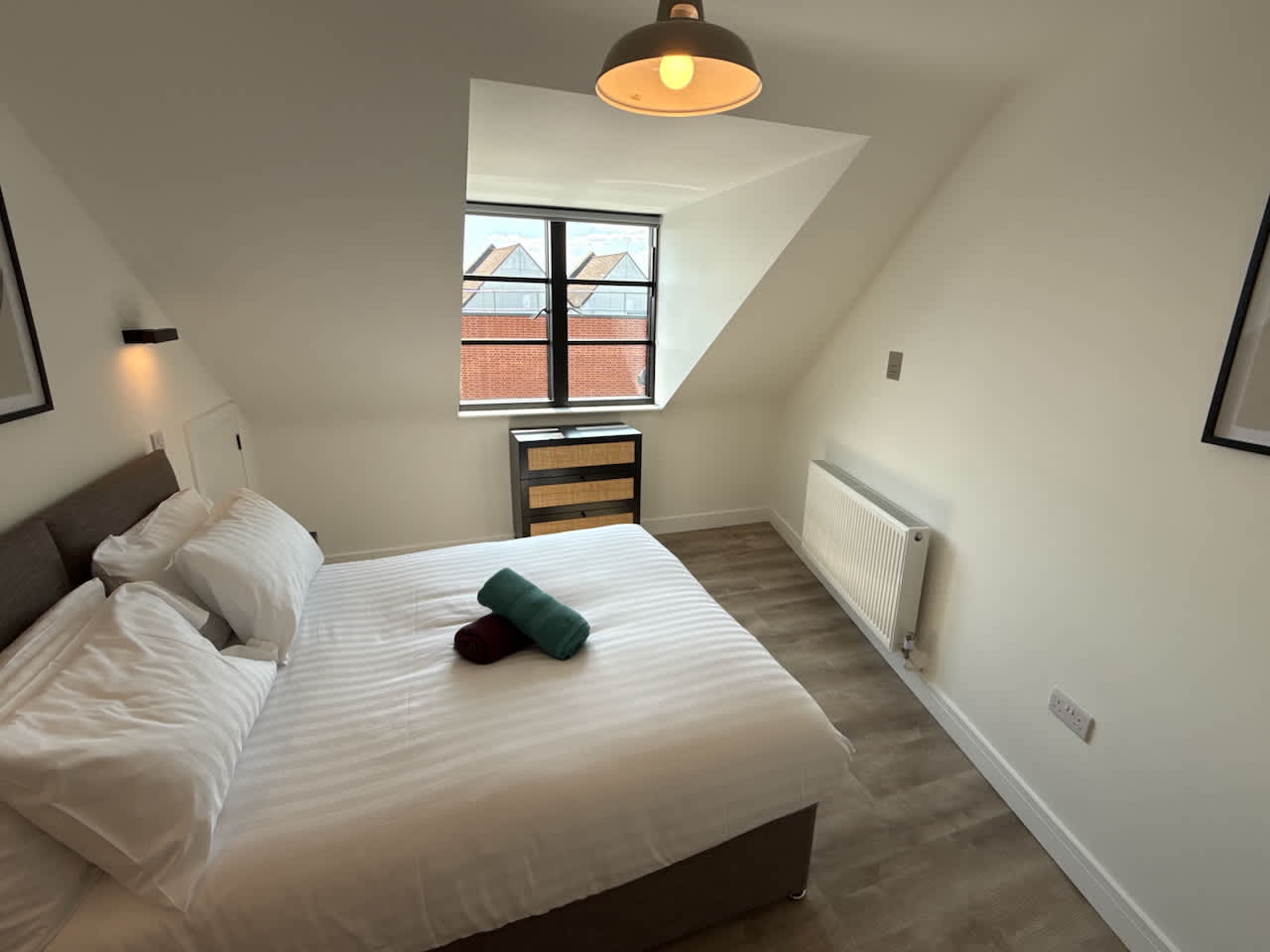 Penthouse 2 bed, 1 bathroom property in centre in Queen Street 20 OX14 3LN - Property image 12 - VivreStays