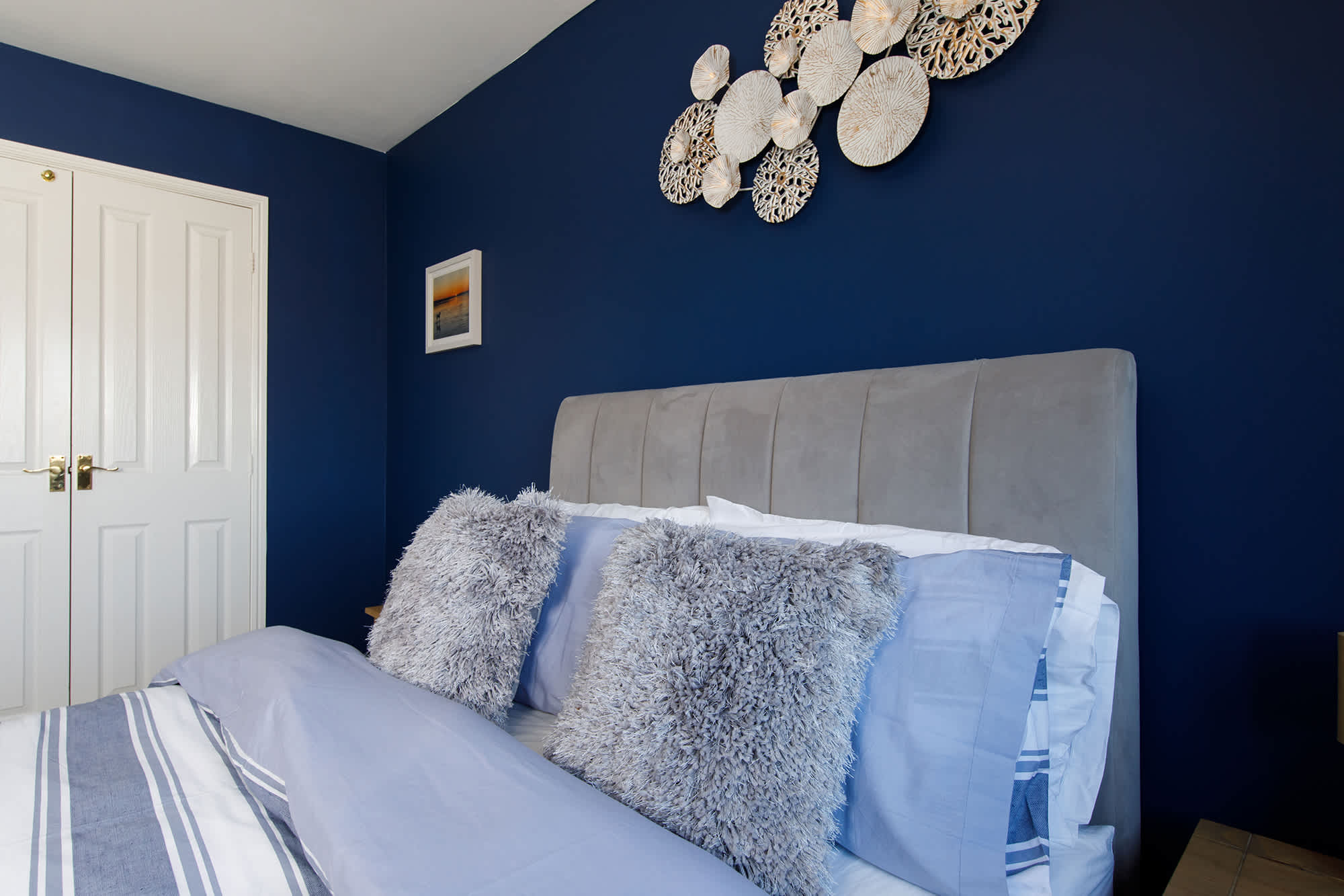 This double room has a built-in wardrobe space with hangers.