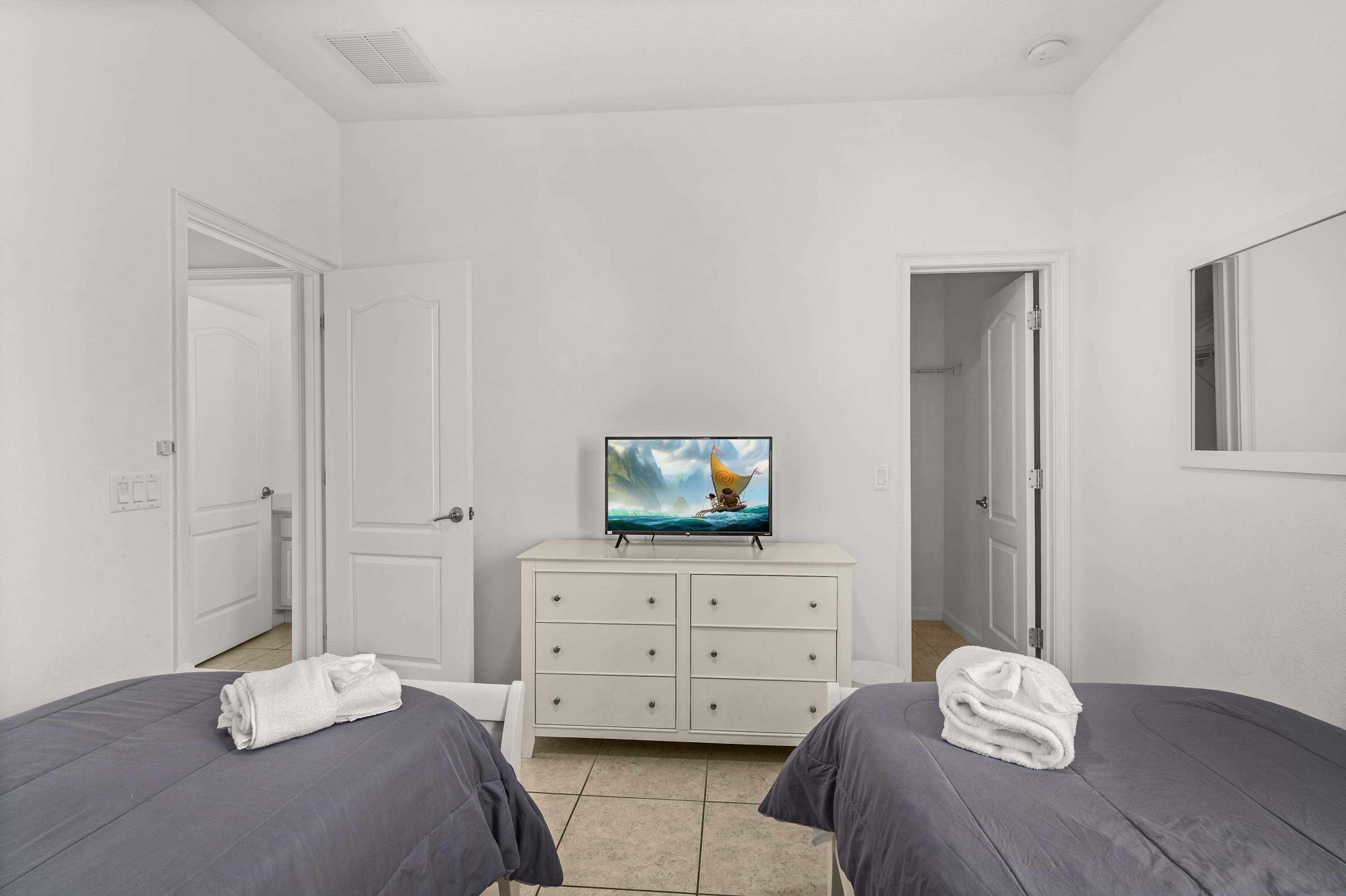 Spacious family home w/ heated pool and game room