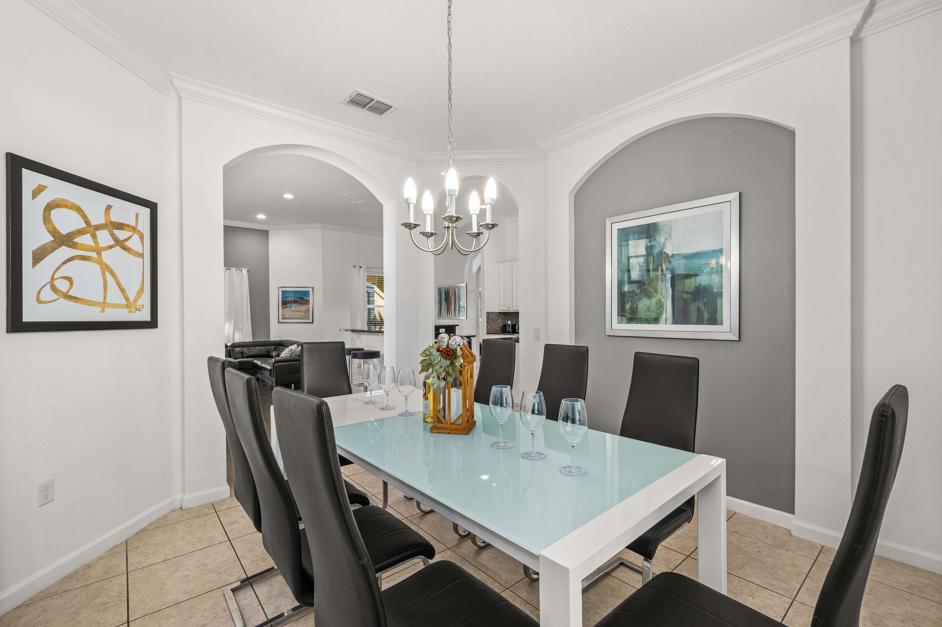 Spacious family home w/ heated pool and game room